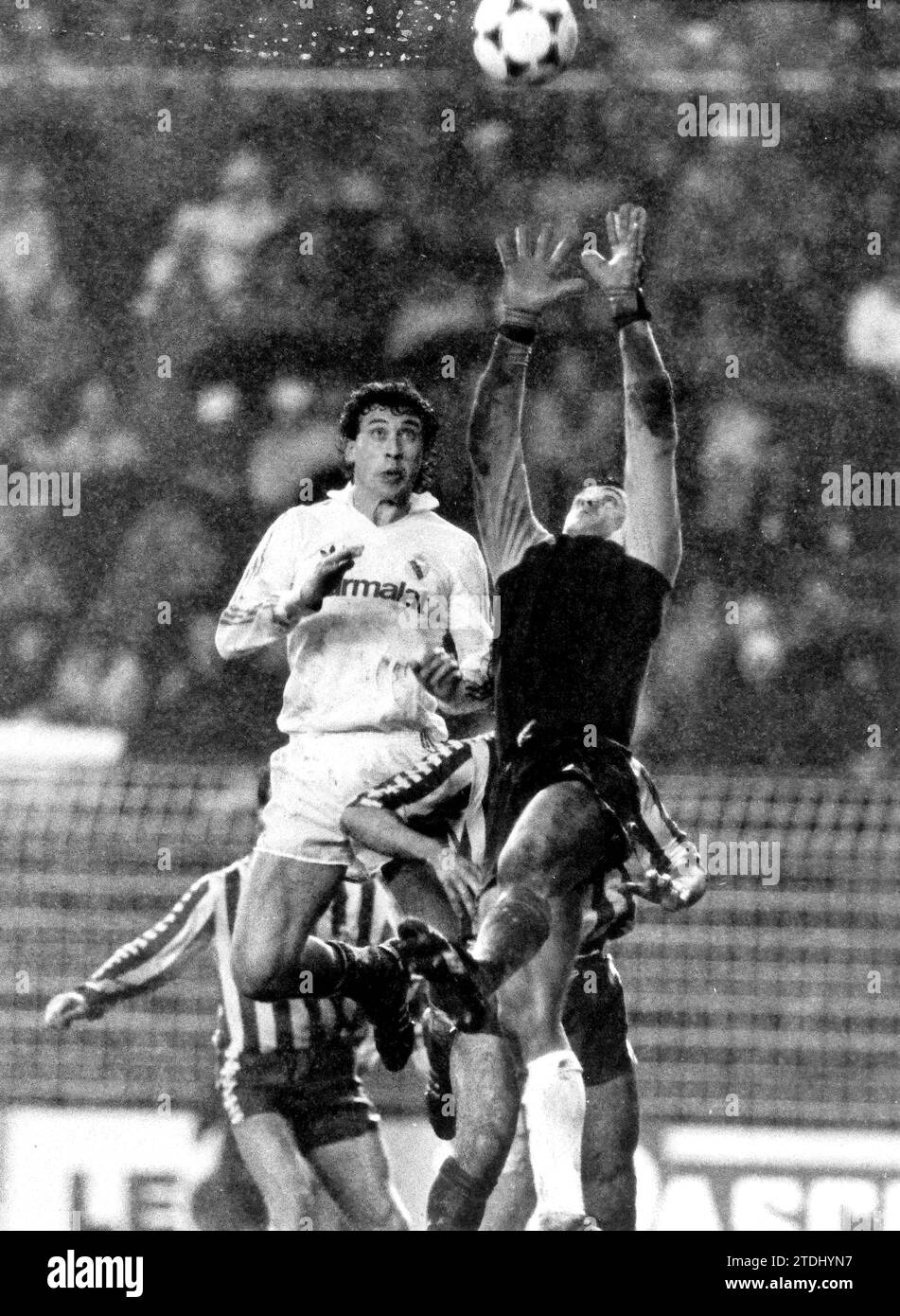 01/01/1986. Protagonisti - giocatori - giocate. Jorge Valdano in azione aerea durante una partita del Real Madrid. Crediti: Album / Archivo ABC / Álvaro García Pelayo Foto Stock