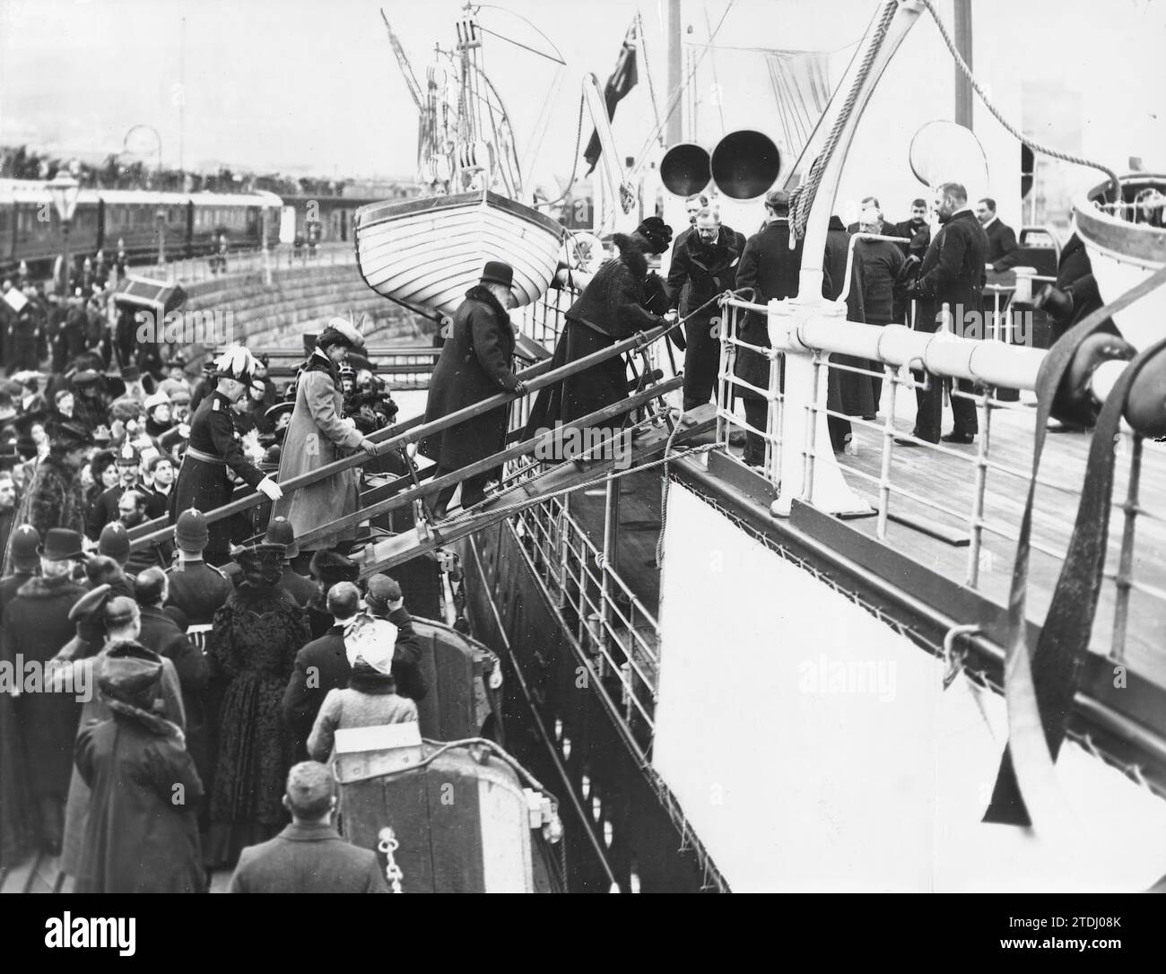 01/31/1907. Il viaggio dei re d'Inghilterra. H.H. mm. Inglesi, Edoardo VII e Alessandra, si imbarcarono per il loro ritorno in Inghilterra dopo la visita che avevano appena fatto a Parigi. Foto: Topical. Crediti: Album / Archivo ABC / Topical Foto Stock
