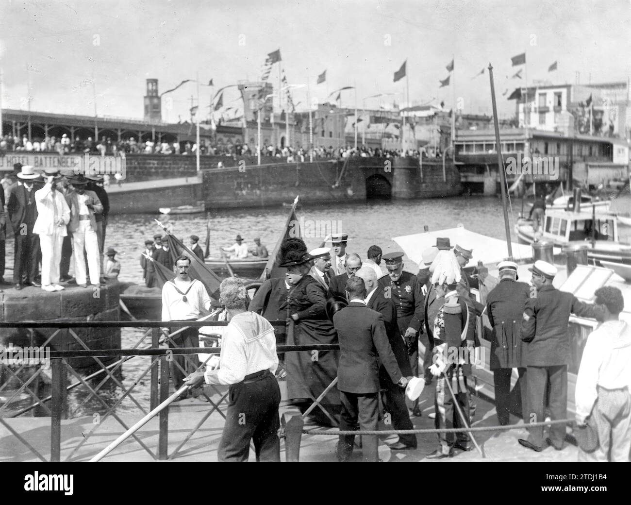 05/31/1910. Il ritorno dell'infanta Isabel. Sua altezza reale sbarco nel porto di Santa Cruz de Tenerife. Crediti: Album / Archivo ABC / Alonso Foto Stock