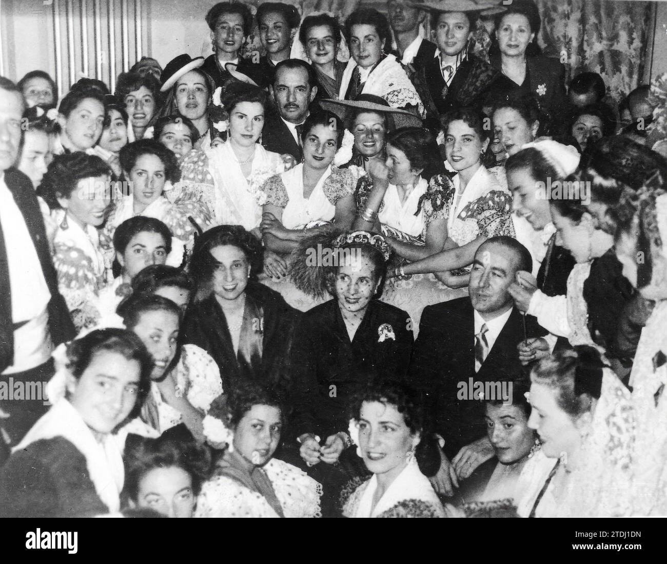 12/31/1947. Foto di gruppo in cui appaiono i politici Eva Duarte de Perón e José María de Areilza. Crediti: Album / Archivo ABC Foto Stock