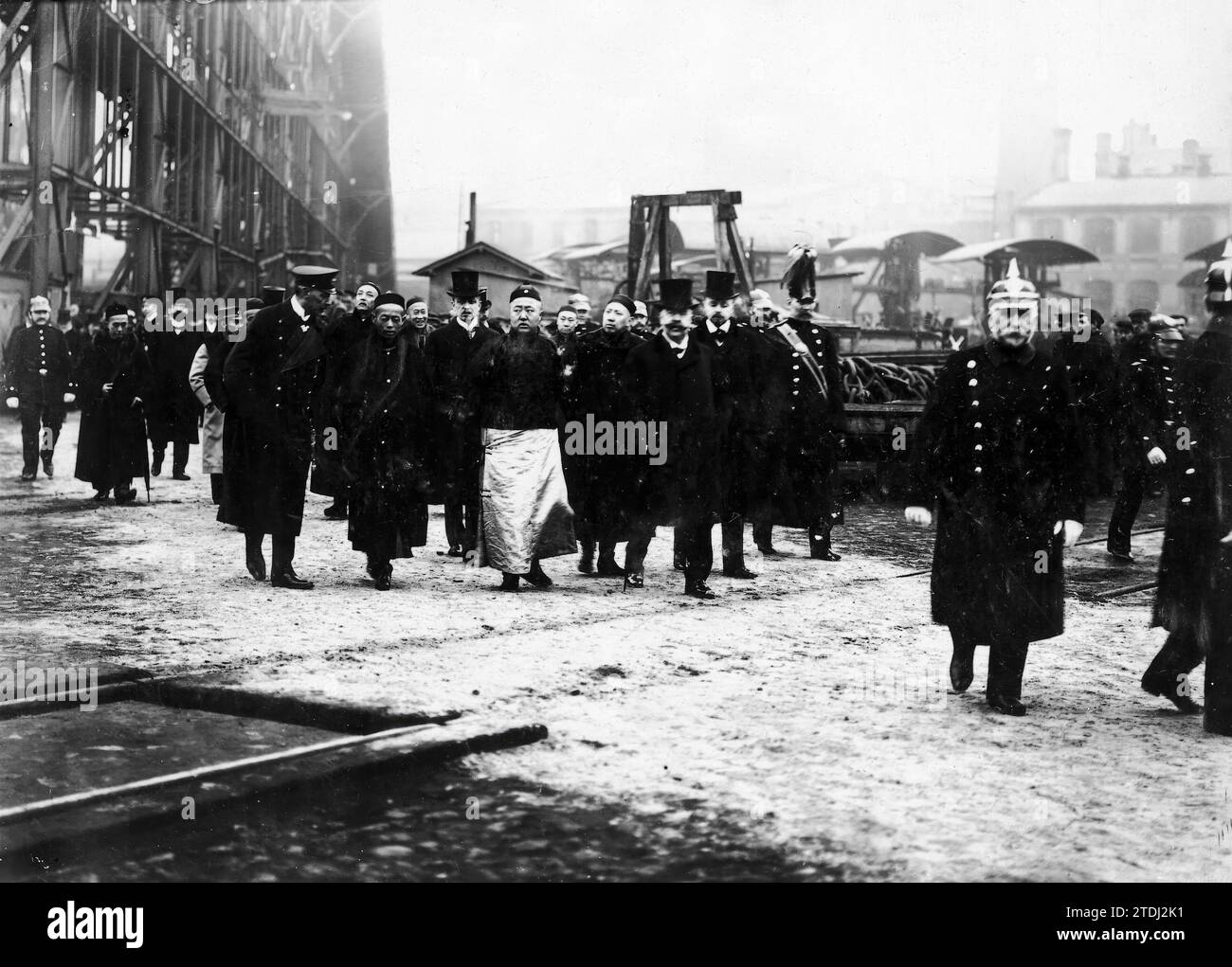 12/31/1909. La missione cinese a Kiel. Commissari navali cinesi durante la loro visita agli Arsenali di Kiel. Crediti: Album / Archivo ABC / Charles Trampus Foto Stock