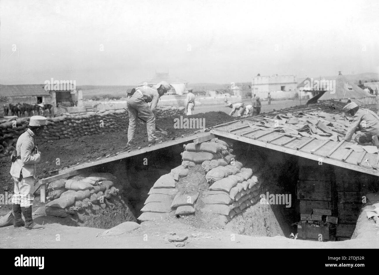 07/31/1909. Gli ingegneri costruiscono un deposito di munizioni sotterraneo per garantire la facilità di munizioni per gli avamposti. Crediti: Album / Archivo ABC / Ramón Alba Foto Stock