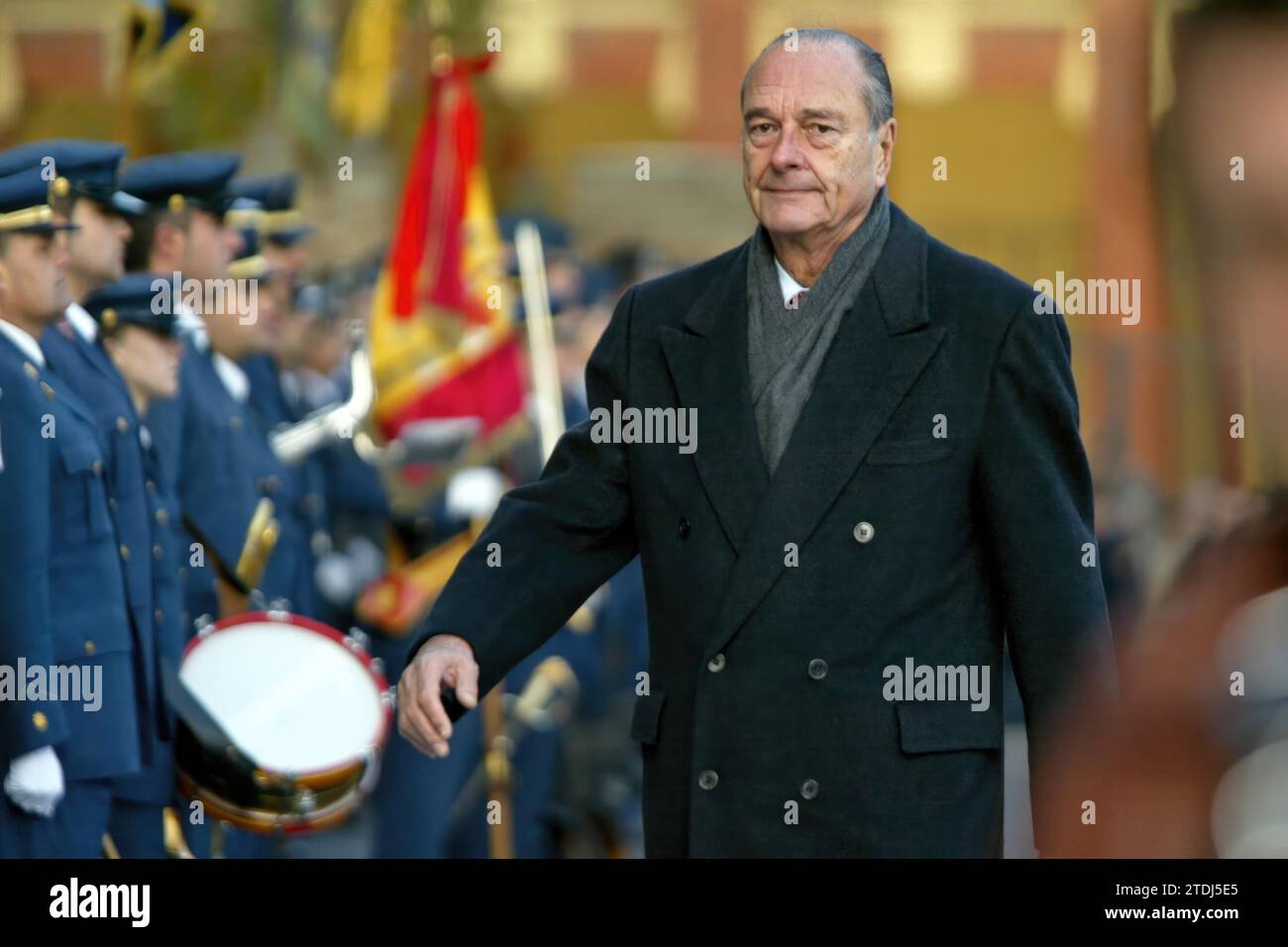 Saragozza, 12/07/2004. Jacques Chirac rivede le truppe prima di iniziare il vertice ispano-francese. Foto: Fabián Simón. Crediti: Album / Archivo ABC / Fabián Simón Foto Stock