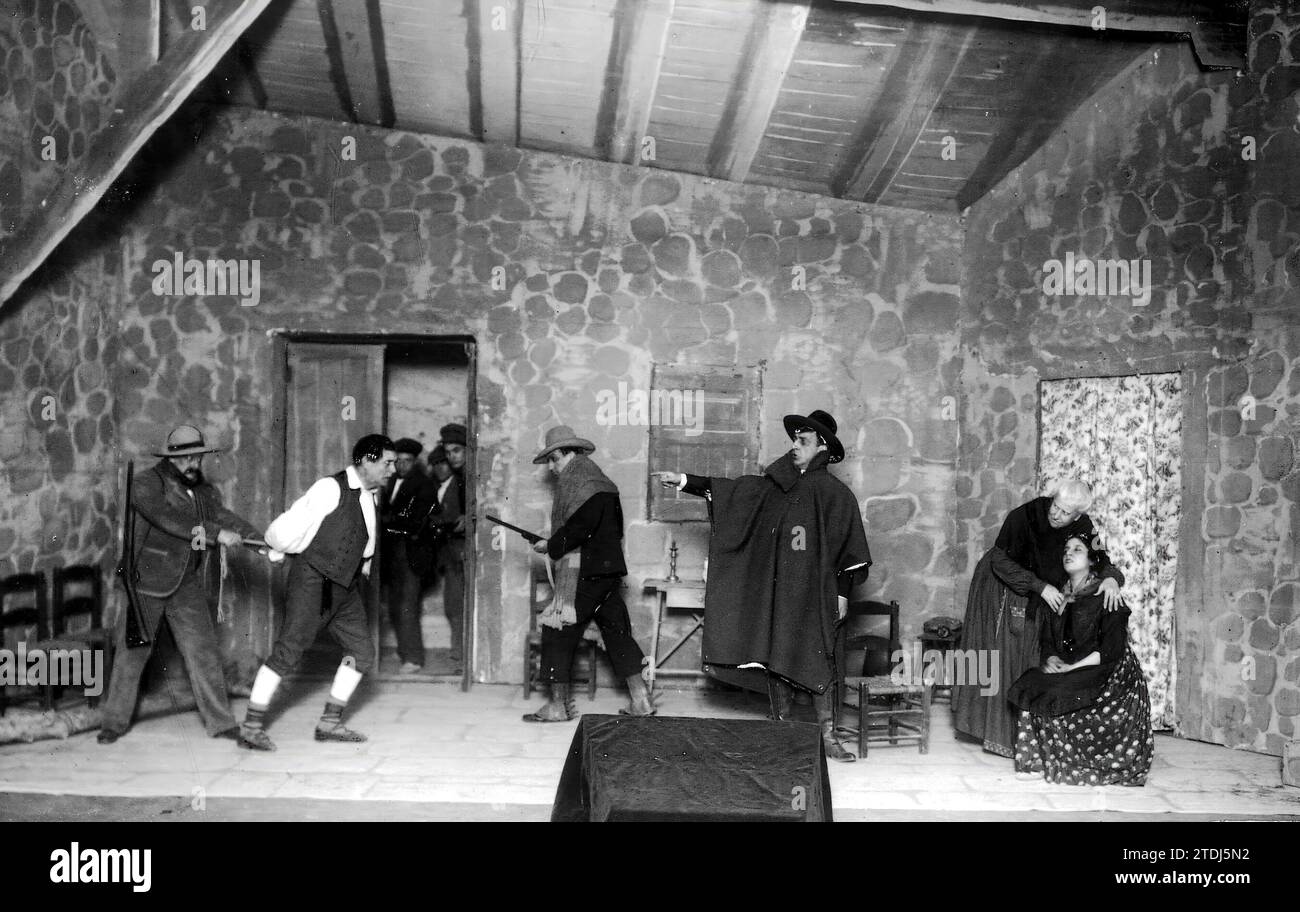 Valencia, dicembre 1922. Al teatro Olimpia, una scena di Aldena ragedia di Fernando Lluch, "El Aguijón", eseguita in anteprima da Enrique Borrás. Crediti: Album / Archivo ABC / Vicente Barbera Masip Foto Stock
