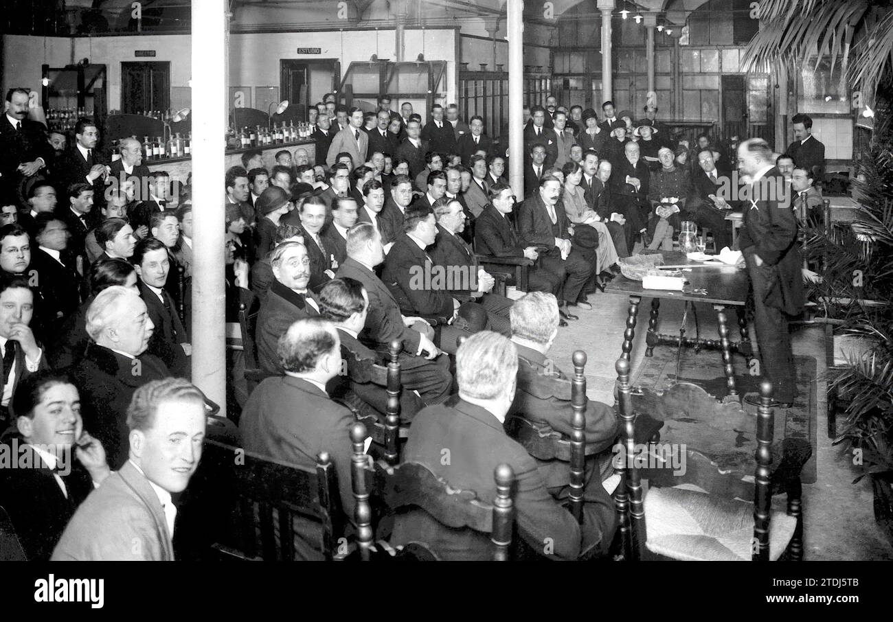 04/21/1920. Barcellona. Alla scuola industriale. Lezione dell'eminente chimico italiano Dr. Bruni, con l'assistenza di Autorità, Direttori delle scuole tecniche e altre persone illustri. Crediti: Album / Archivo ABC / Josep Brangulí Foto Stock