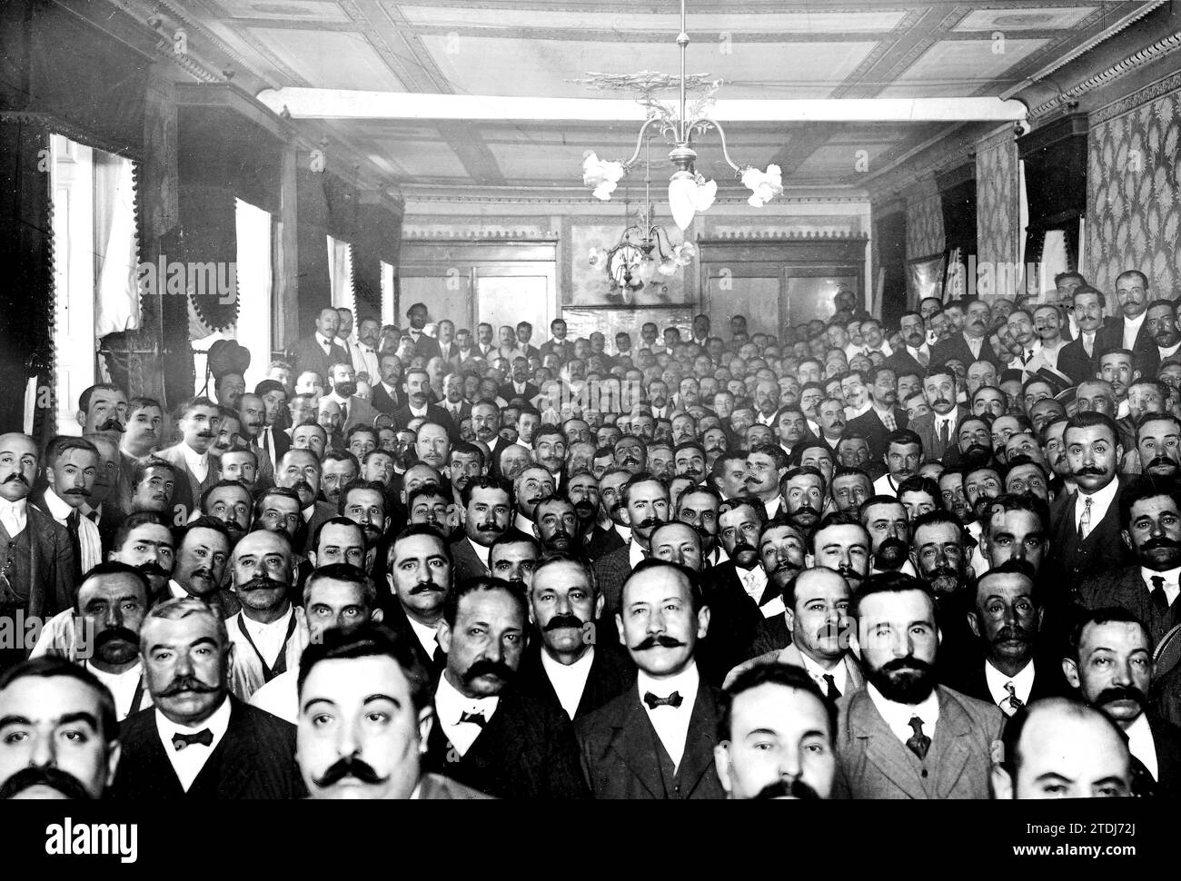 06/30/1911. La soppressione della Corporazione di alimentari riunita presso la sede della società la Única, per concordare riduzioni dei prezzi. Crediti: Album / Archivo ABC / Rivero Foto Stock