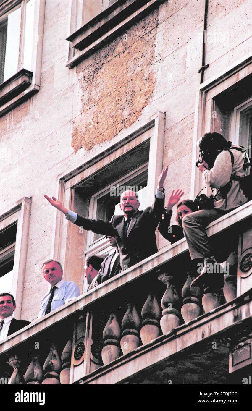 Bulgaria, 06/01/1996. Viaggio di re Simeone II in Bulgaria. Nell'immagine, salutando dal balcone al popolo bulgaro. Crediti: Album / Archivo ABC / Miguel Berrocal Foto Stock