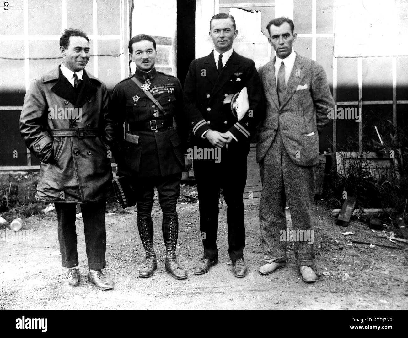 09/30/1926. NEW YORK. Al Roosevelt Airfield. La catastrofe dell'aereo "New York-Parigi". 2.- i membri dell'equipaggio, da sinistra a destra: L'operatore radio francese Clavier, morto carbonizzato; il capitano Fonck, il tenente della Marina statunitense Curtin e il meccanico russo Islamoff, anch'esso bruciato a morte. Crediti: Album / Archivo ABC / Vidal Foto Stock