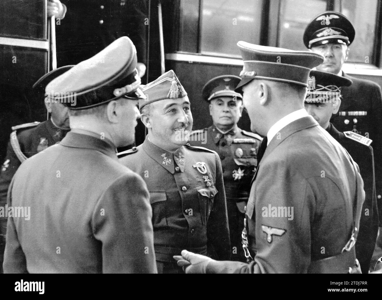 23/10/1940.- primo saluto tra Franco e Hitler nella loro intervista a Hendaye non appena lo spagnolo è arrivato nelle Terre francesi. Crediti: Album / Archivo ABC / Ilustrus Foto Stock