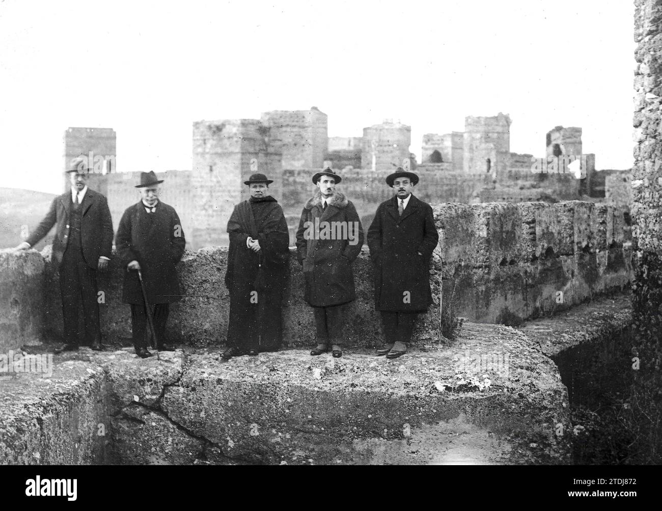 12/06/1923. Alcala de Guadaira (Siviglia). Edificio storico. La Commissione dei monumenti visita il Castello storico per adottare misure per prevenire la sua distruzione e richiedere che sia dichiarato Monumento Nazionale. (foto barriera). Crediti: Album / Archivo ABC / Juan Barrera Foto Stock