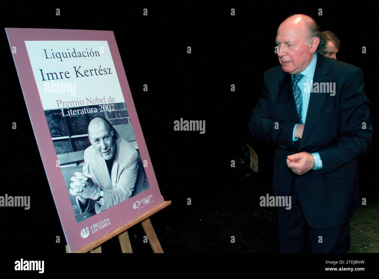 Madrid, 03/09/2004. Presentazione del libro di Imre Kertesz» liquidation «. Foto Daniel G. López. ArchDC. Crediti: Album / Archivo ABC / Daniel G. López Foto Stock
