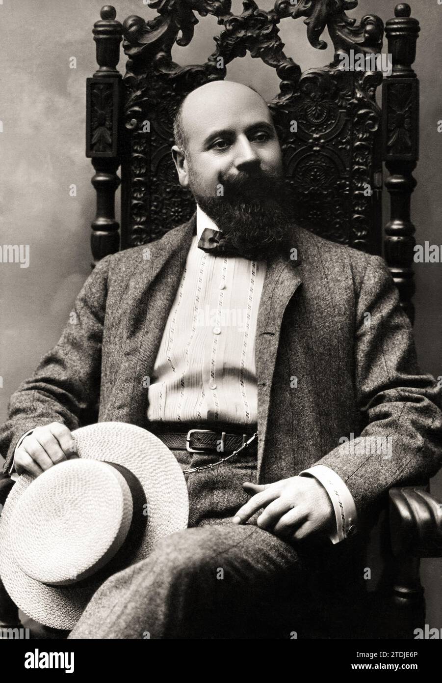 1905 c., Milano , ITALIA : il compositore italiano ARTURO BUZZI PECCIA ( Buzzi-Peccia , 1854 - 1946 ). Fotografo sconosciuto .- compagne - OPERA LIRICA - MUSICA CLASSICA - MUSICA CLASSICA - cravatta - cravatta - papillon - barba - barba - barba - ITALIA - STORIA - FOTO STORICHE - RITRATTO - RITRATTO - paglietta - cappello - Archivio GBB Foto Stock
