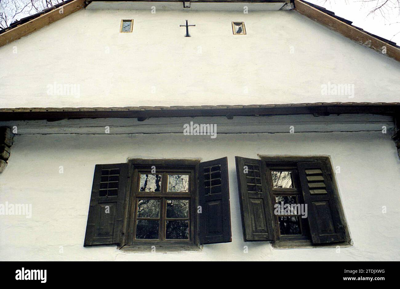 Vista esterna di una vecchia casa in Transilvania, Romania, circa 2000 Foto Stock