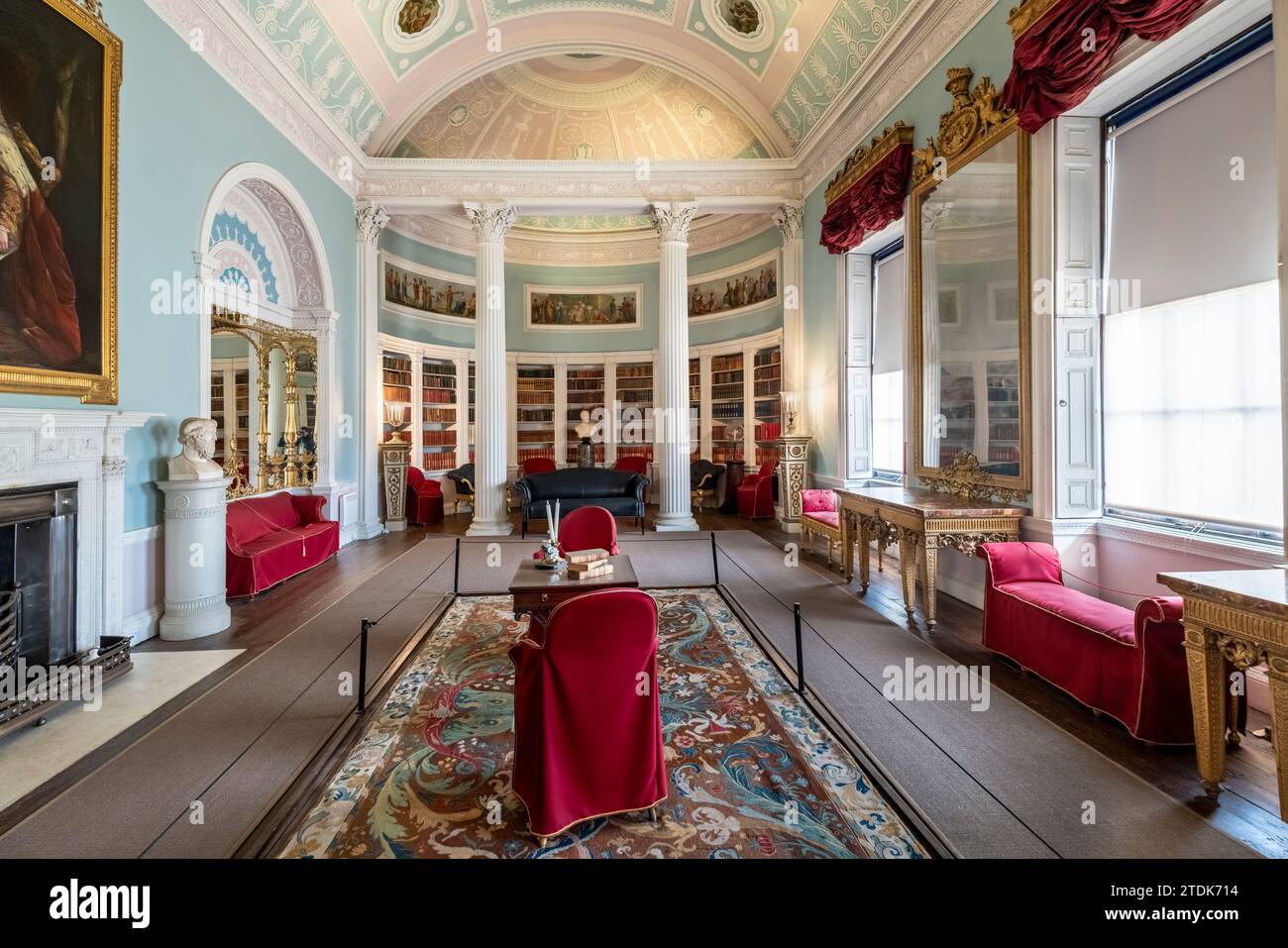 LA BIBLIOTECA KENWOOD HOUSE (1764-1779) WILLIAM MURRAY, I CONTE DI MANSFIELD (1705-1793) ROBERT ADAM (1728-1792) ARCHITETTO HAMPSTEAD HEATH LONDON SI UNISCONO Foto Stock