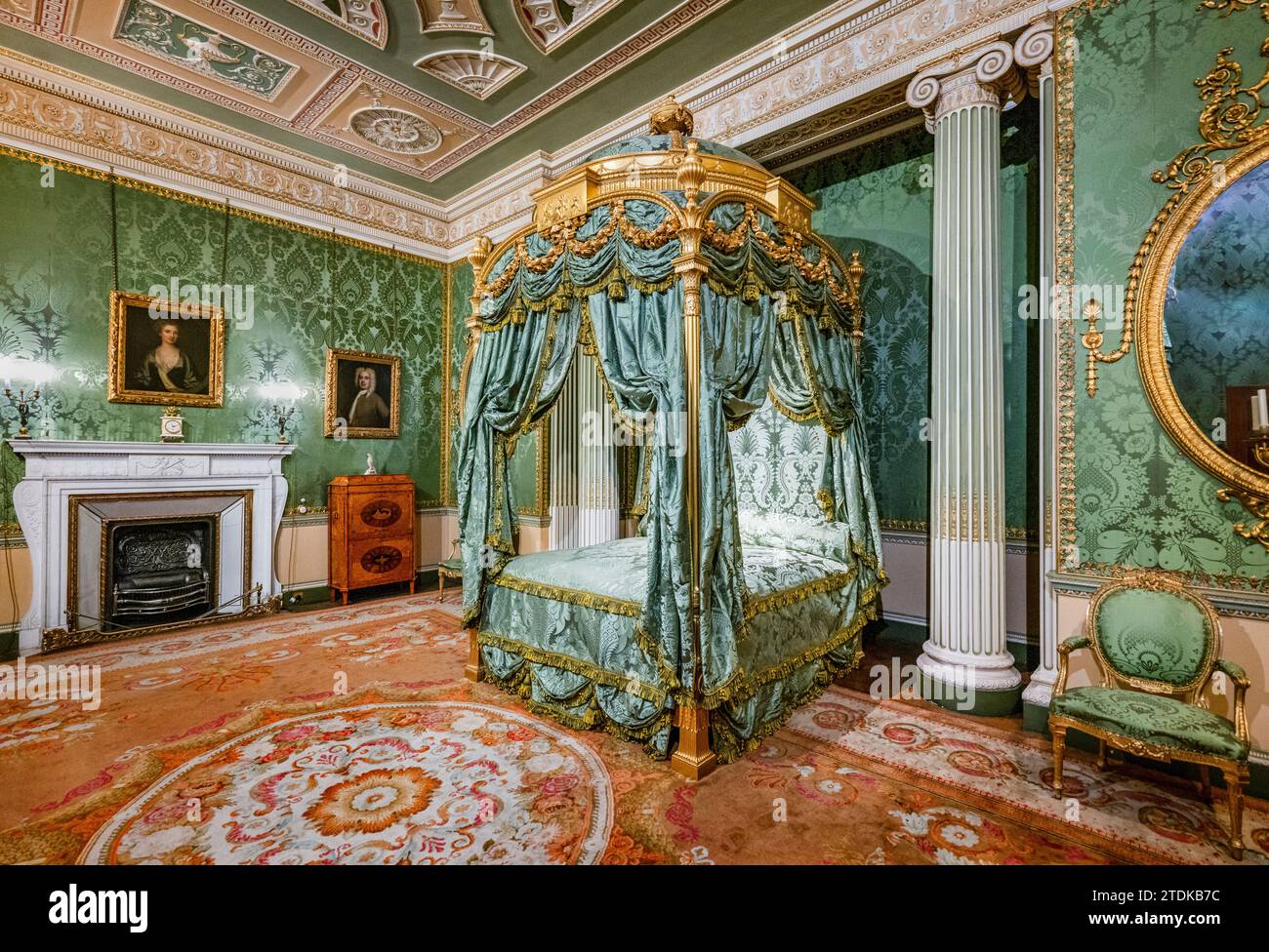 CAMERA DA LETTO STATALE HAREWOOD HOUSE (1759-1771) HAREWOOD WEST YORKSHIRE INGHILTERRA REGNO UNITO Foto Stock