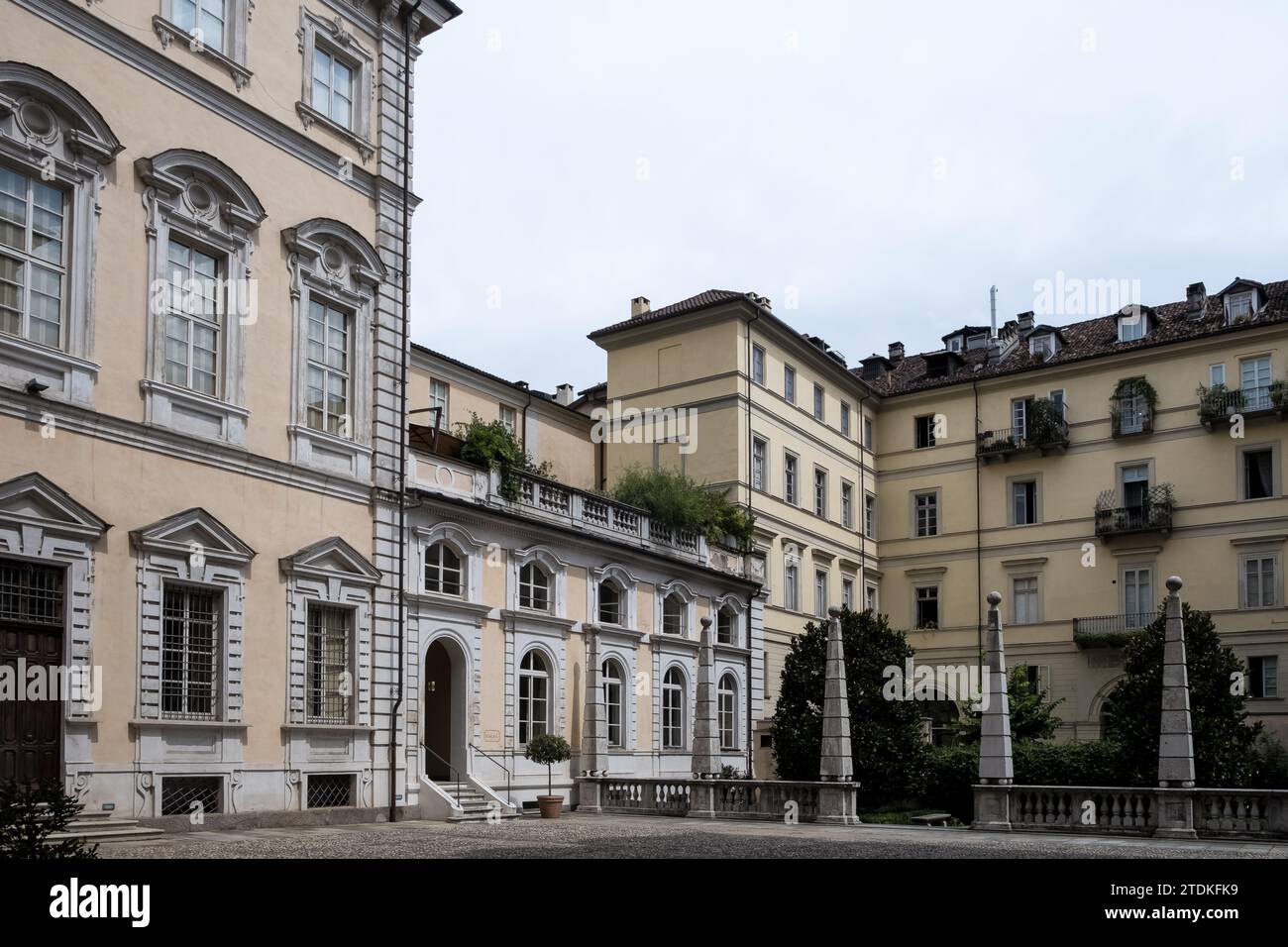 Vista su Palazzo Graneri della roccia, una struttura prominente nel centro di Torino e uno degli edifici più rappresentativi della città Foto Stock