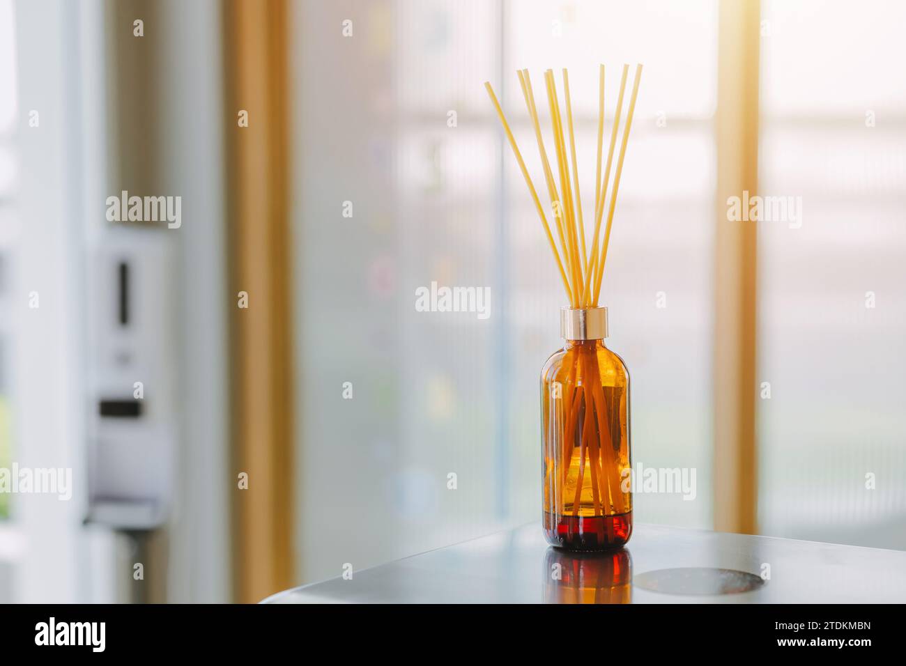 Diffusore Reed per la casa, olio profumato e aromatico naturale per il relax Foto Stock