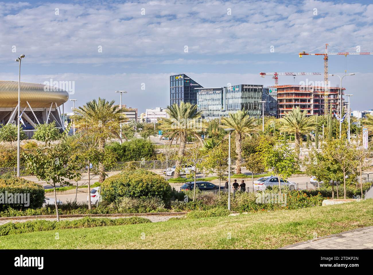 Il Sammy offre lo Stadio circondato dal verde e da edifici industriali ad alta tecnologia Foto Stock