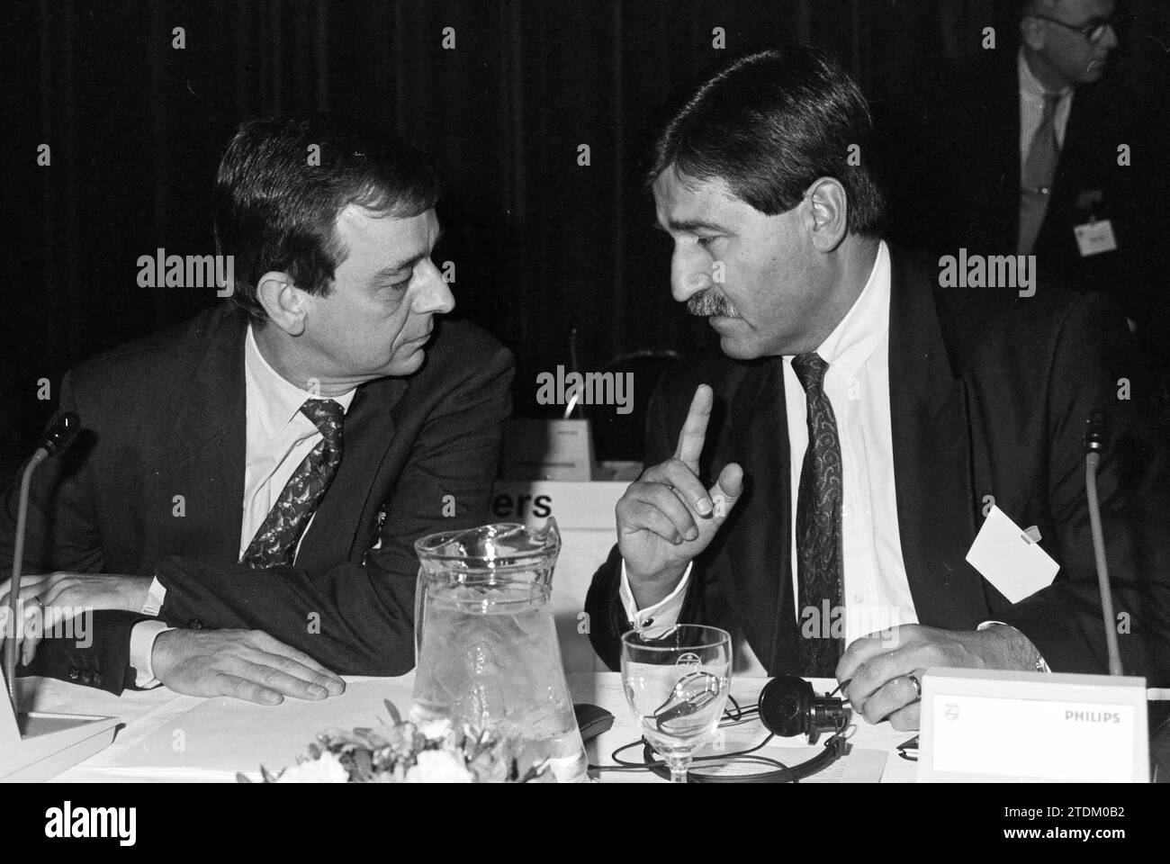 Breeder Meeting, 28-11-1995, Whizgle News from the Past, su misura per il futuro. Esplora le narrazioni storiche, l'immagine dell'agenzia olandese olandese con una prospettiva moderna, colmando il divario tra gli eventi di ieri e quelli di domani. Un viaggio senza tempo che delinea le storie che plasmano il nostro futuro Foto Stock