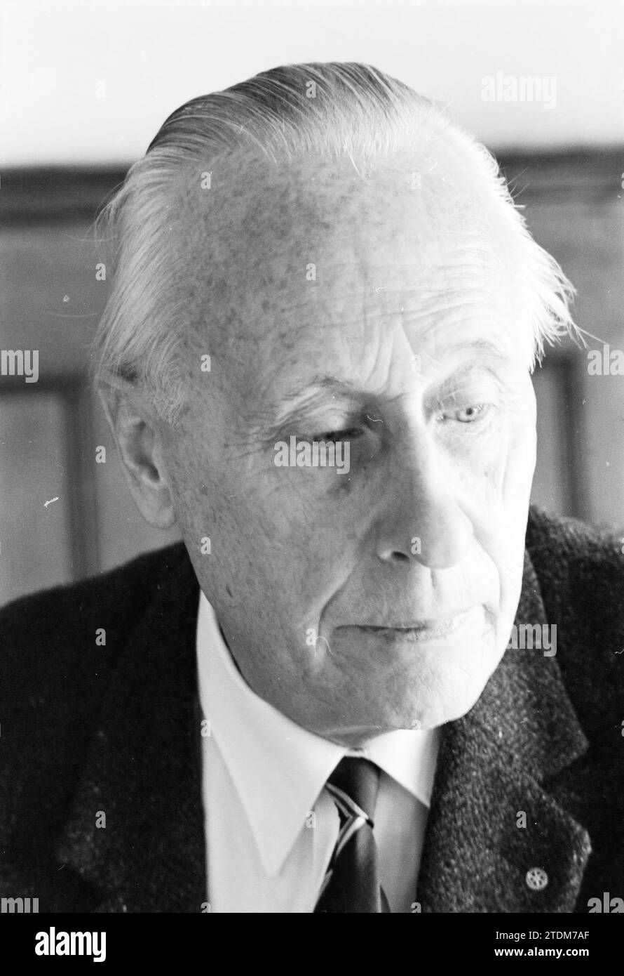 Ing Ungen R W, Persons, 05-03-1969, Whizgle News from the Past, su misura per il futuro. Esplora le narrazioni storiche, l'immagine dell'agenzia olandese olandese con una prospettiva moderna, colmando il divario tra gli eventi di ieri e quelli di domani. Un viaggio senza tempo che delinea le storie che plasmano il nostro futuro Foto Stock