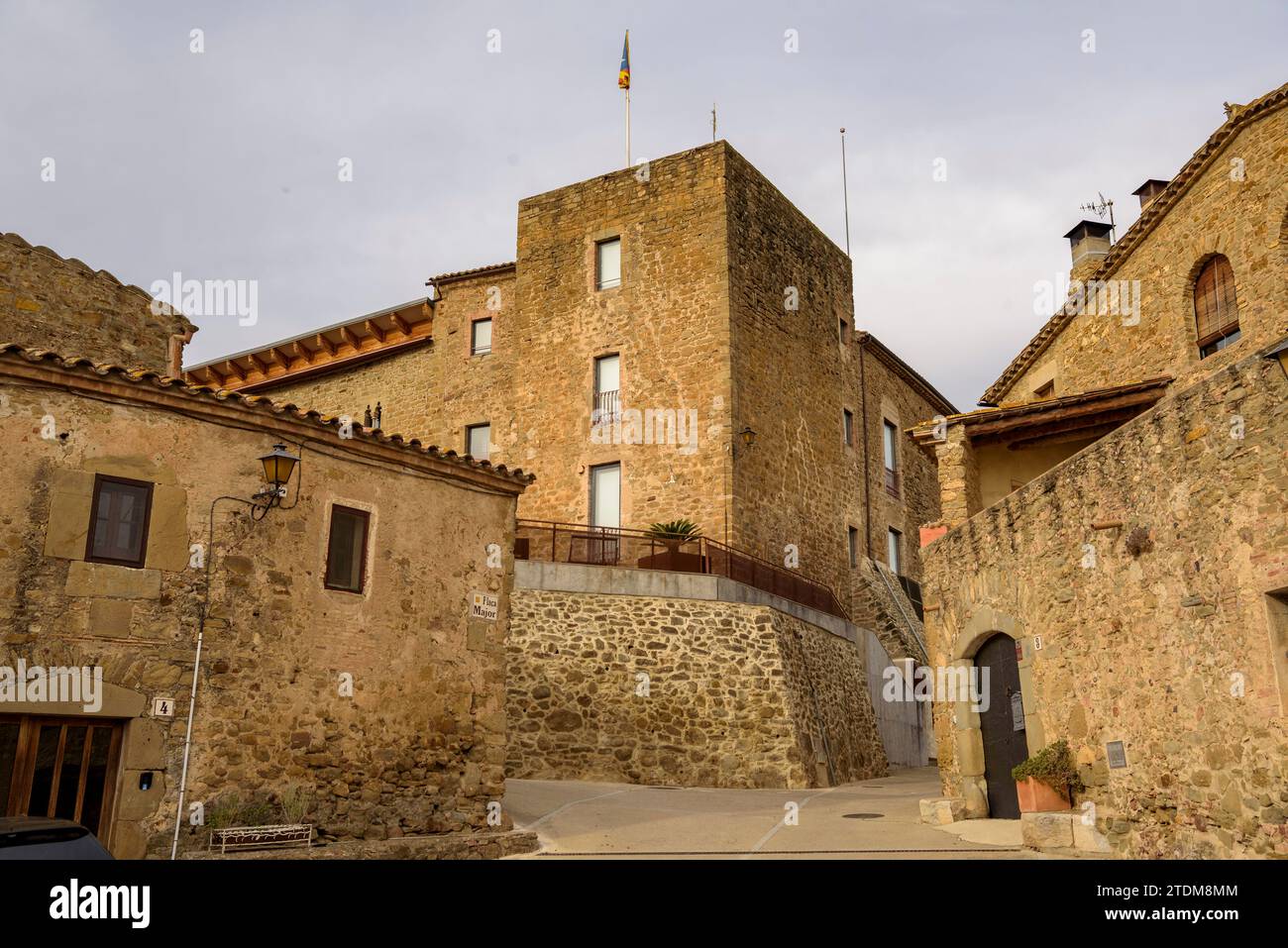 Castello di Vilopriu in un nuvoloso pomeriggio autunnale. Baix Empordà, Girona, Catalogna, Spagna ESP: Castillo de Vilopriu en una tarde de de Otoño nublada. Ampurdám Foto Stock
