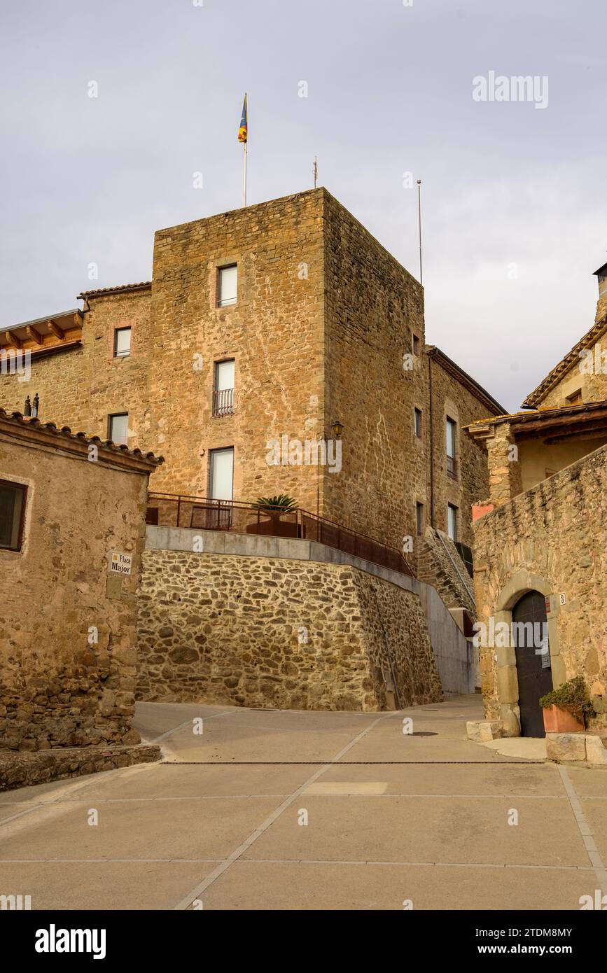 Castello di Vilopriu in un nuvoloso pomeriggio autunnale. Baix Empordà, Girona, Catalogna, Spagna ESP: Castillo de Vilopriu en una tarde de de Otoño nublada. Ampurdám Foto Stock