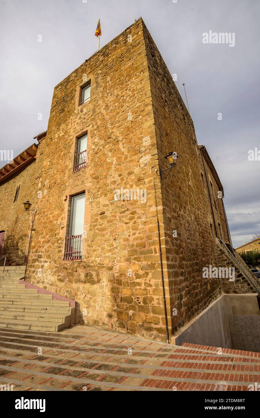 Castello di Vilopriu in un nuvoloso pomeriggio autunnale. Baix Empordà, Girona, Catalogna, Spagna ESP: Castillo de Vilopriu en una tarde de de Otoño nublada. Ampurdám Foto Stock
