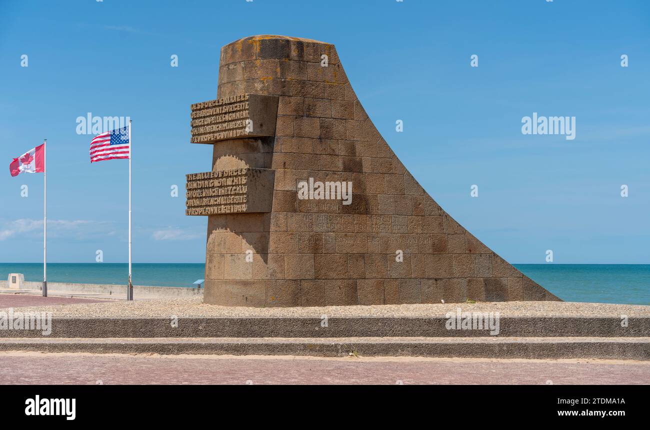 Memoriale sulla spiaggia di Omaha, una delle cinque aree dell'invasione alleata della Francia occupata dai tedeschi negli sbarchi in Normandia il 6 giugno 1944. Lo è Foto Stock