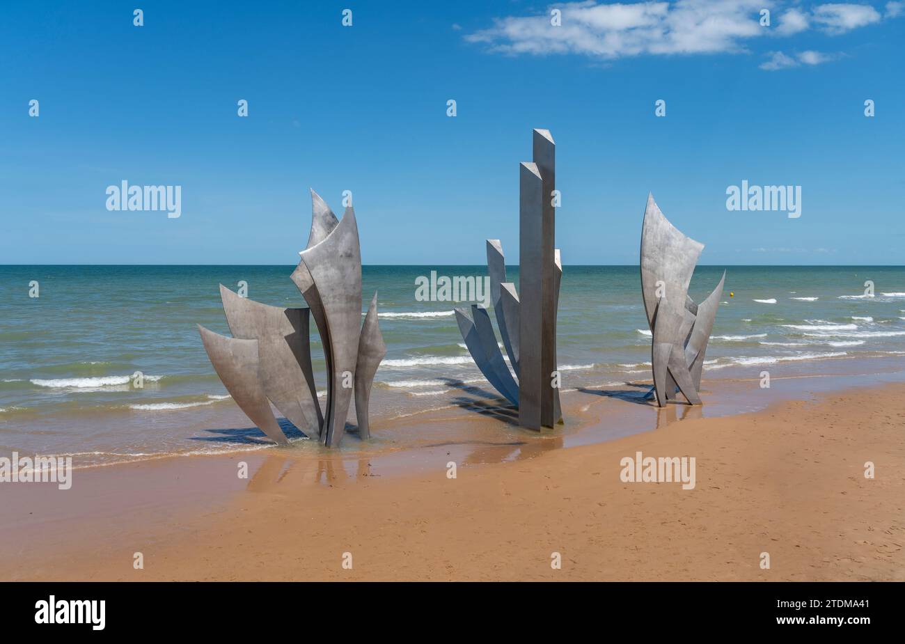Scultura sulla spiaggia di Omaha, una delle cinque aree dell'invasione alleata della Francia occupata dai tedeschi negli sbarchi in Normandia il 6 giugno 1944. E' Foto Stock