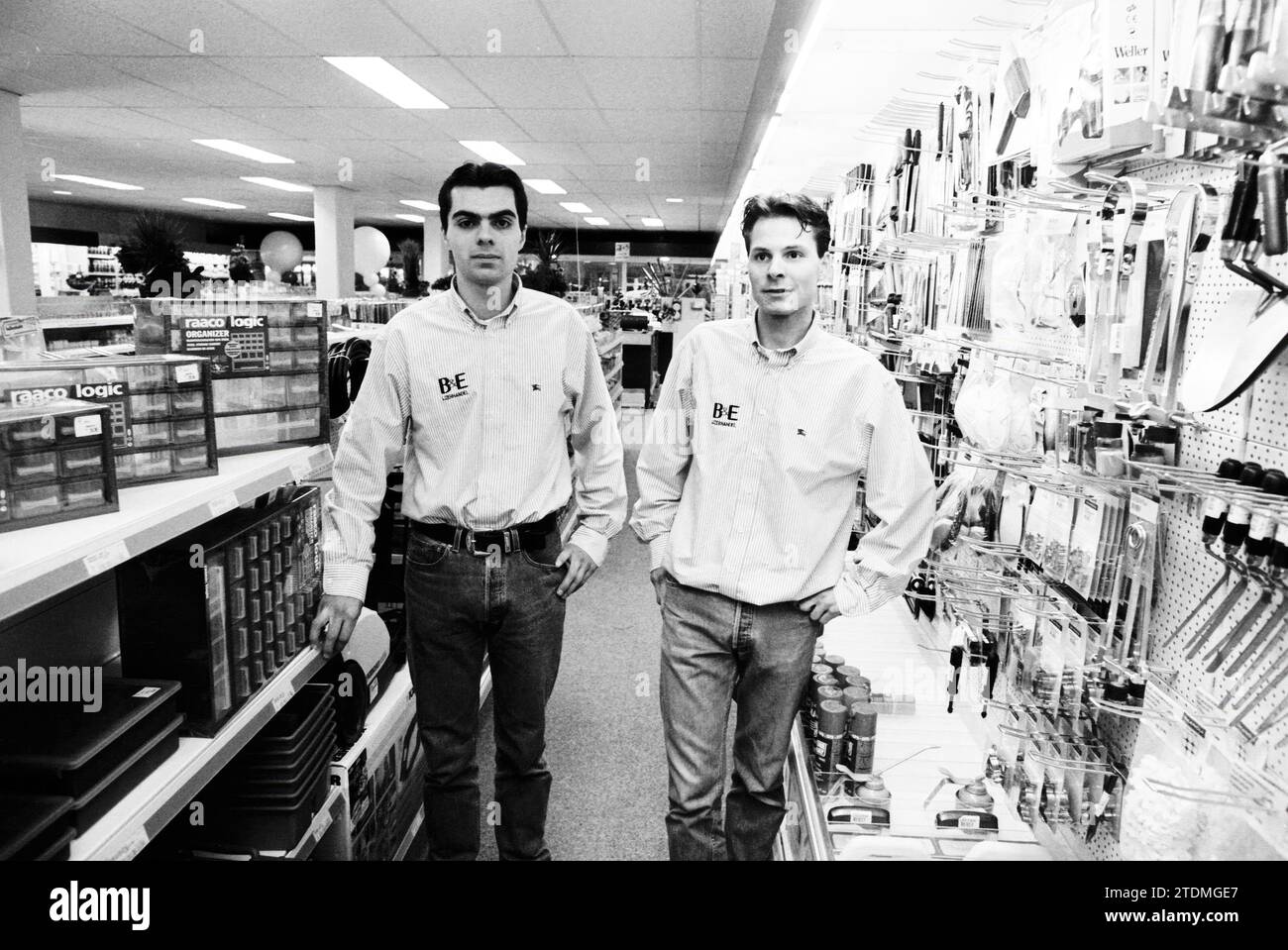 B.E. Ironmongery, Santpoort-Noord, Santpoort-Noord, 22-12-1997, Whizgle News from the Past, su misura per il futuro. Esplora le narrazioni storiche, l'immagine dell'agenzia olandese olandese con una prospettiva moderna, colmando il divario tra gli eventi di ieri e quelli di domani. Un viaggio senza tempo che delinea le storie che plasmano il nostro futuro Foto Stock