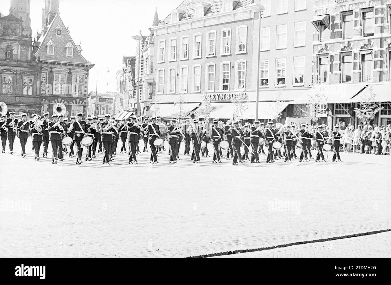 Rivolte alla Marine Corps Chapel, rivolte, 18-05-1967, Whizgle News from the Past, su misura per il futuro. Esplora le narrazioni storiche, l'immagine dell'agenzia olandese olandese con una prospettiva moderna, colmando il divario tra gli eventi di ieri e quelli di domani. Un viaggio senza tempo che delinea le storie che plasmano il nostro futuro Foto Stock