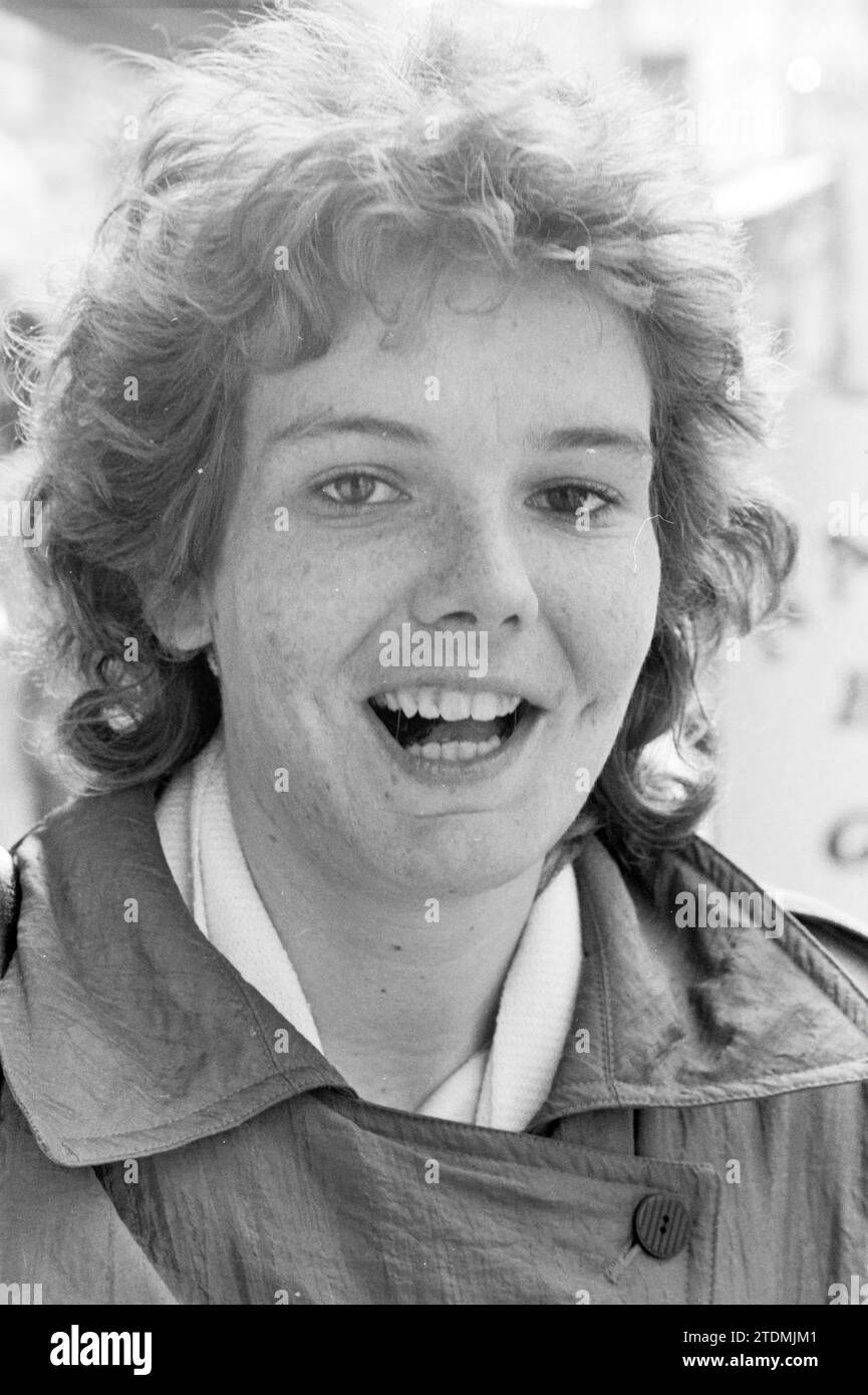 Ophoen, Bondesteyn, Kemmeren, vd Wouden, Wil Verhoef, skipper, Werven, Smits, Overtooom, Bos, Nagtegaal (2x), Verdonschot, Deutekom, Loks, Gianlantis, Hellingman, Portraits Talk of the day, 06-04-1988, Whizgle News from the Past, su misura per il futuro. Esplora le narrazioni storiche, l'immagine dell'agenzia olandese olandese con una prospettiva moderna, colmando il divario tra gli eventi di ieri e quelli di domani. Un viaggio senza tempo che delinea le storie che plasmano il nostro futuro Foto Stock