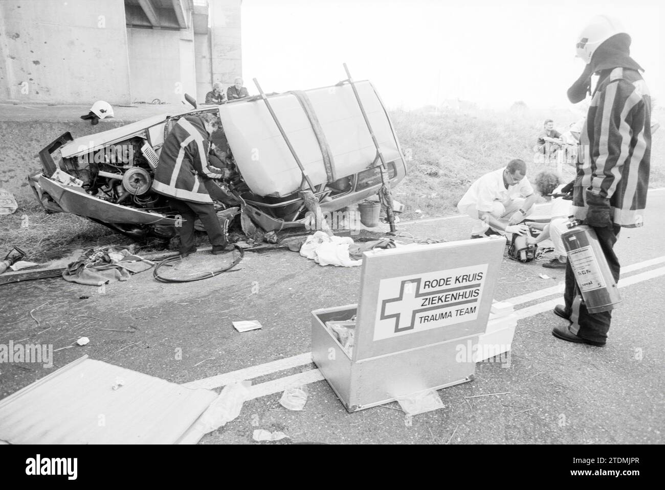 Incidente Side Canal - C Road, 28-07-1994, Whizgle News from the Past, su misura per il futuro. Esplora le narrazioni storiche, l'immagine dell'agenzia olandese olandese con una prospettiva moderna, colmando il divario tra gli eventi di ieri e quelli di domani. Un viaggio senza tempo che delinea le storie che plasmano il nostro futuro Foto Stock