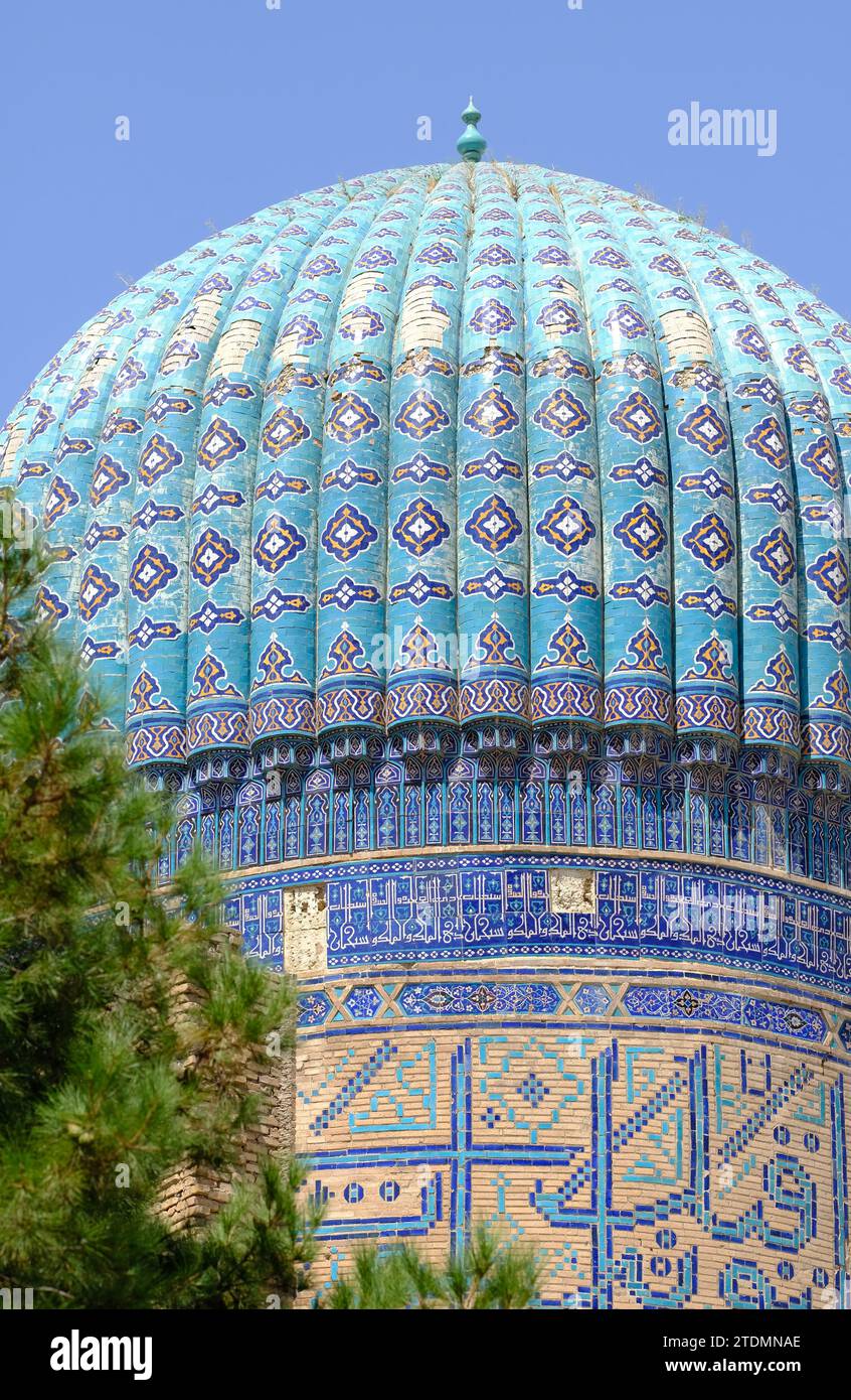 Samarcanda Uzbekistan la cupola principale decorata della moschea Bibi Khanym Foto Stock