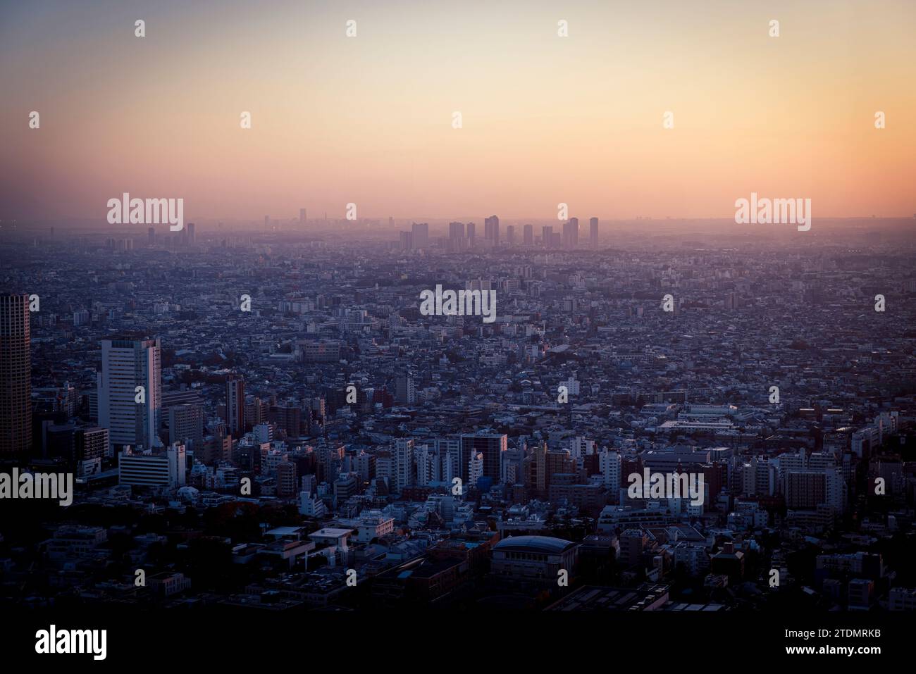 Sfondo della città di Tokyo al tramonto Foto Stock