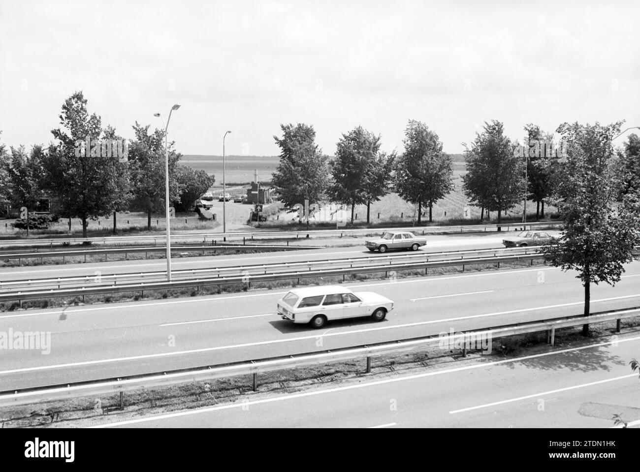 Velserbroekpolder with R.W. 9, Polder, Velserbroek, A9, 03-07-1981, Whizgle News dal passato, su misura per il futuro. Esplora le narrazioni storiche, l'immagine dell'agenzia olandese olandese con una prospettiva moderna, colmando il divario tra gli eventi di ieri e quelli di domani. Un viaggio senza tempo che delinea le storie che plasmano il nostro futuro Foto Stock