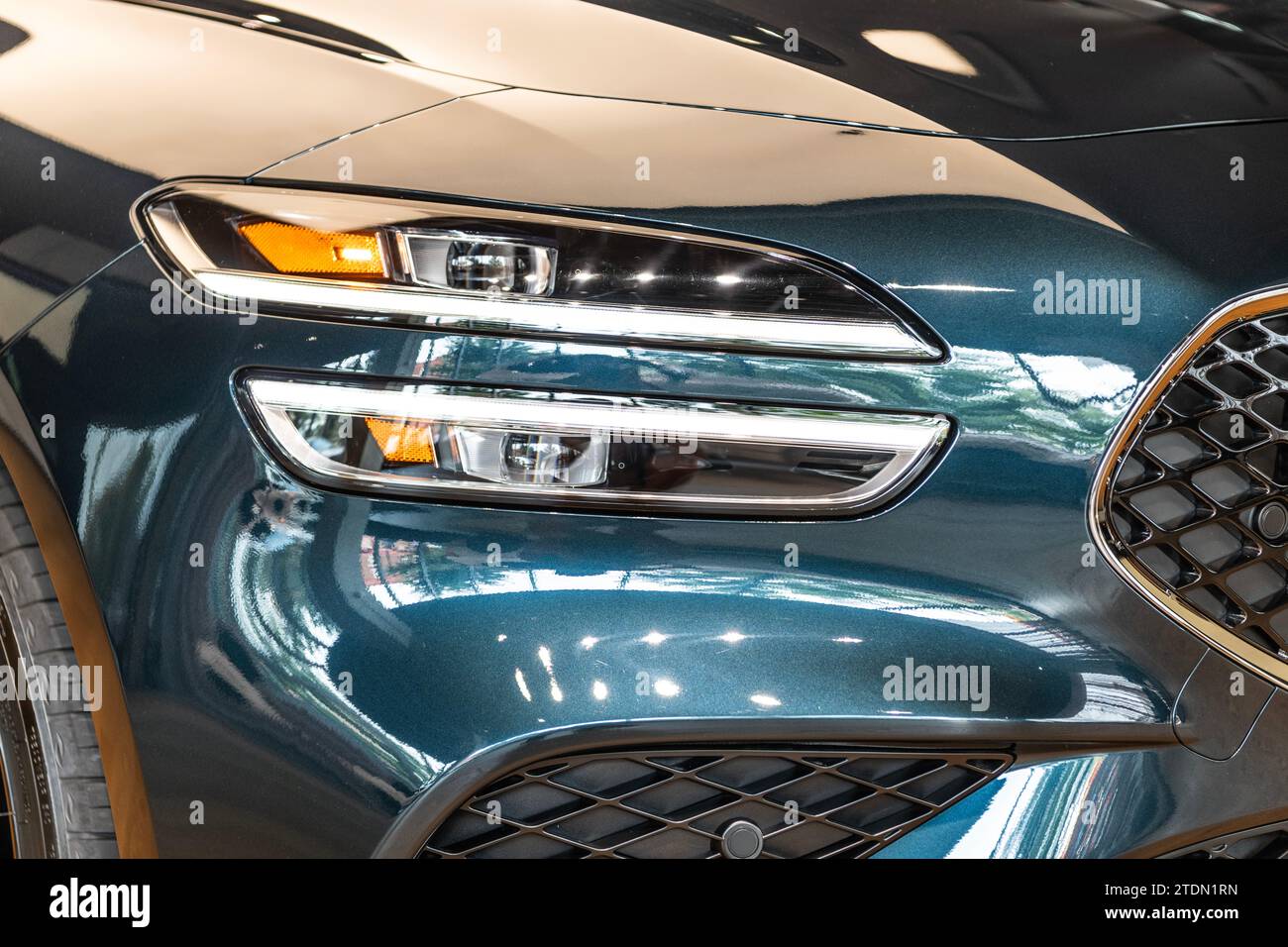 New York City, USA - 5 agosto 2023: Presentazione 2023 della berlina Genesis G70, vista ravvicinata Foto Stock
