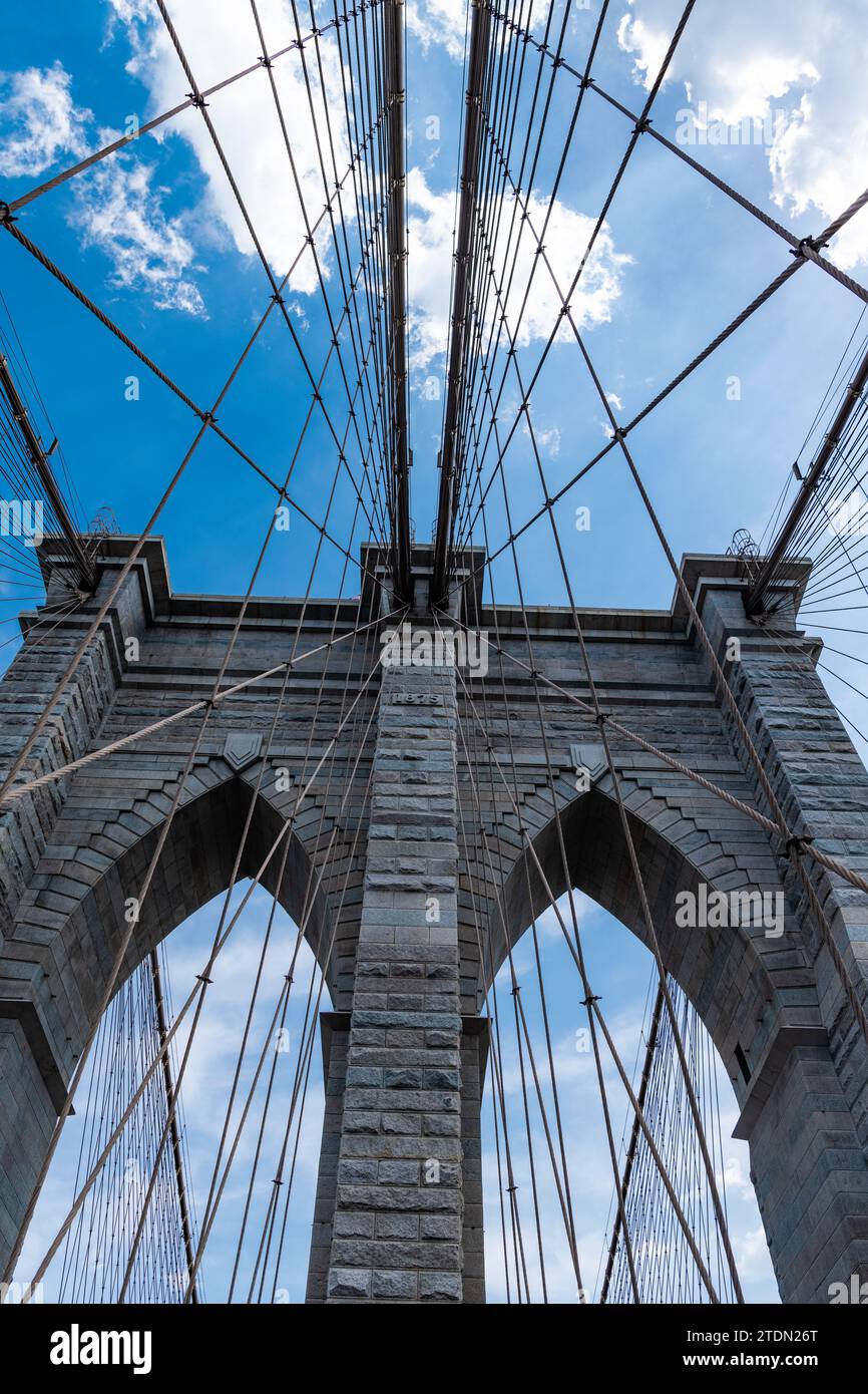 architettura del ponte storico di brooklyn. simbolo dell'architettura americana. andiamo a manhattan. ponte di brooklyn a new york. il fantastico panorama di brookly Foto Stock