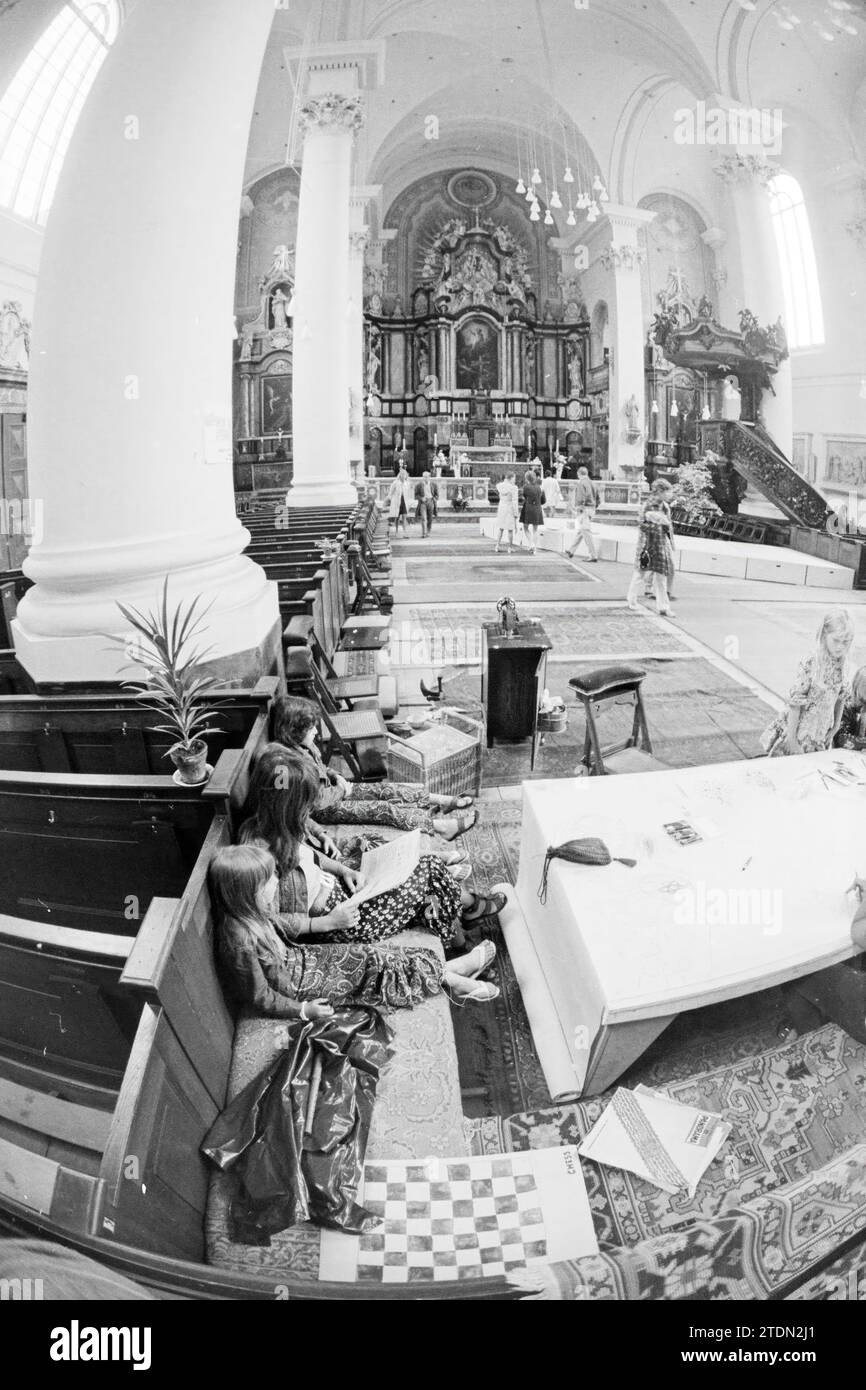 Interior of the Moses and Aaron Church, Amsterdam, Waterlooplein, Paesi Bassi, 28-07-1971, Whizgle News dal passato, su misura per il futuro. Esplora le narrazioni storiche, l'immagine dell'agenzia olandese olandese con una prospettiva moderna, colmando il divario tra gli eventi di ieri e quelli di domani. Un viaggio senza tempo che delinea le storie che plasmano il nostro futuro Foto Stock