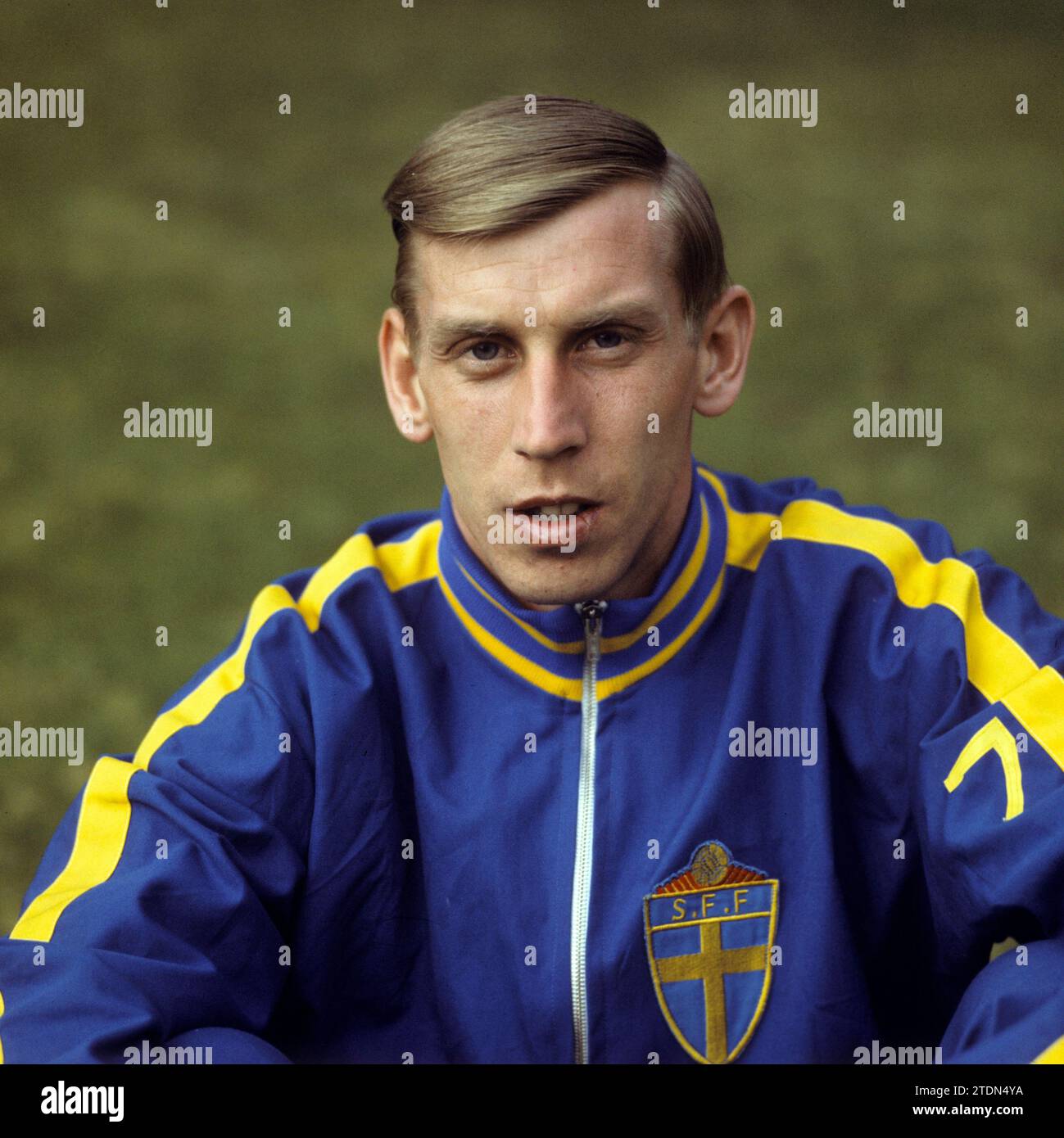 Swedish football player Bo Larsson looks on during a meeting of the Swedish national soccer team, Feb. 1970, Sweden. Swedish soccer great Bo Larsson has died at the age of 79. He played 70 times for his country and at the World Cups in 1970, 1974 and 1978. The Swedish soccer federation has announced the death of Larsson on Tuesday, Dec. 19, 2023. (Jan Collsiöö/TT News Agency via AP) Foto Stock