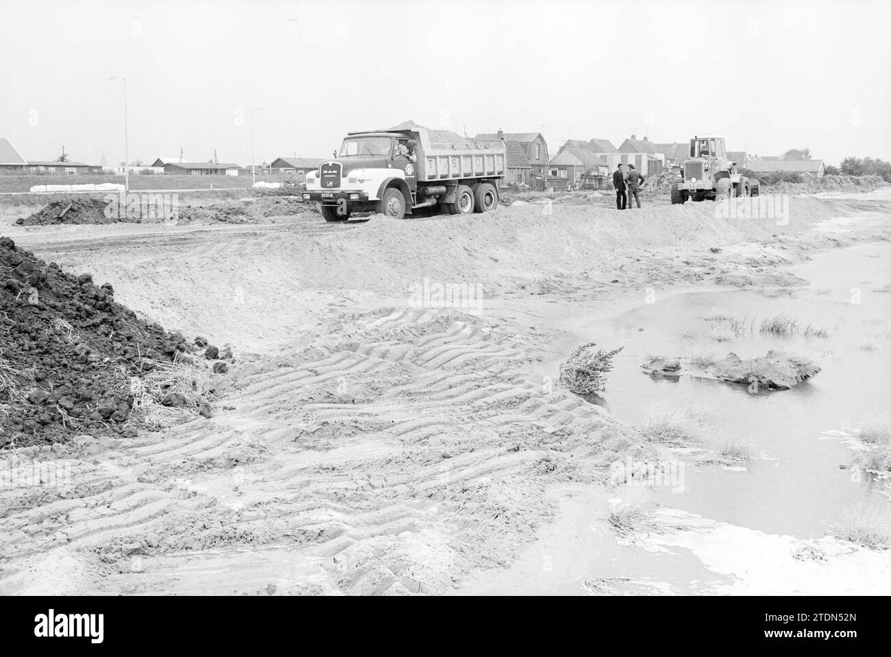Cantiere nuova area industriale a Beverwijk, Land, 22-09-1978, Whizgle News from the Past, su misura per il futuro. Esplora le narrazioni storiche, l'immagine dell'agenzia olandese olandese con una prospettiva moderna, colmando il divario tra gli eventi di ieri e quelli di domani. Un viaggio senza tempo che delinea le storie che plasmano il nostro futuro Foto Stock
