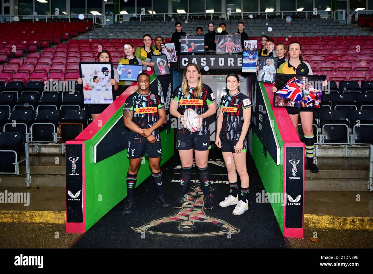 Londra, Regno Unito. 19 dicembre 2023. Makeda Lewis, Bryony Cleall e Flo Robinson partecipano all'Harlequins Rugby Club rivela 2023 Women in Sport Heroes List come obiettivo del record mondiale, "Big Game 15" al Twickenham Stoop Stadium, Londra, Regno Unito. Credito: Vedere li/Picture Capital/Alamy Live News Foto Stock