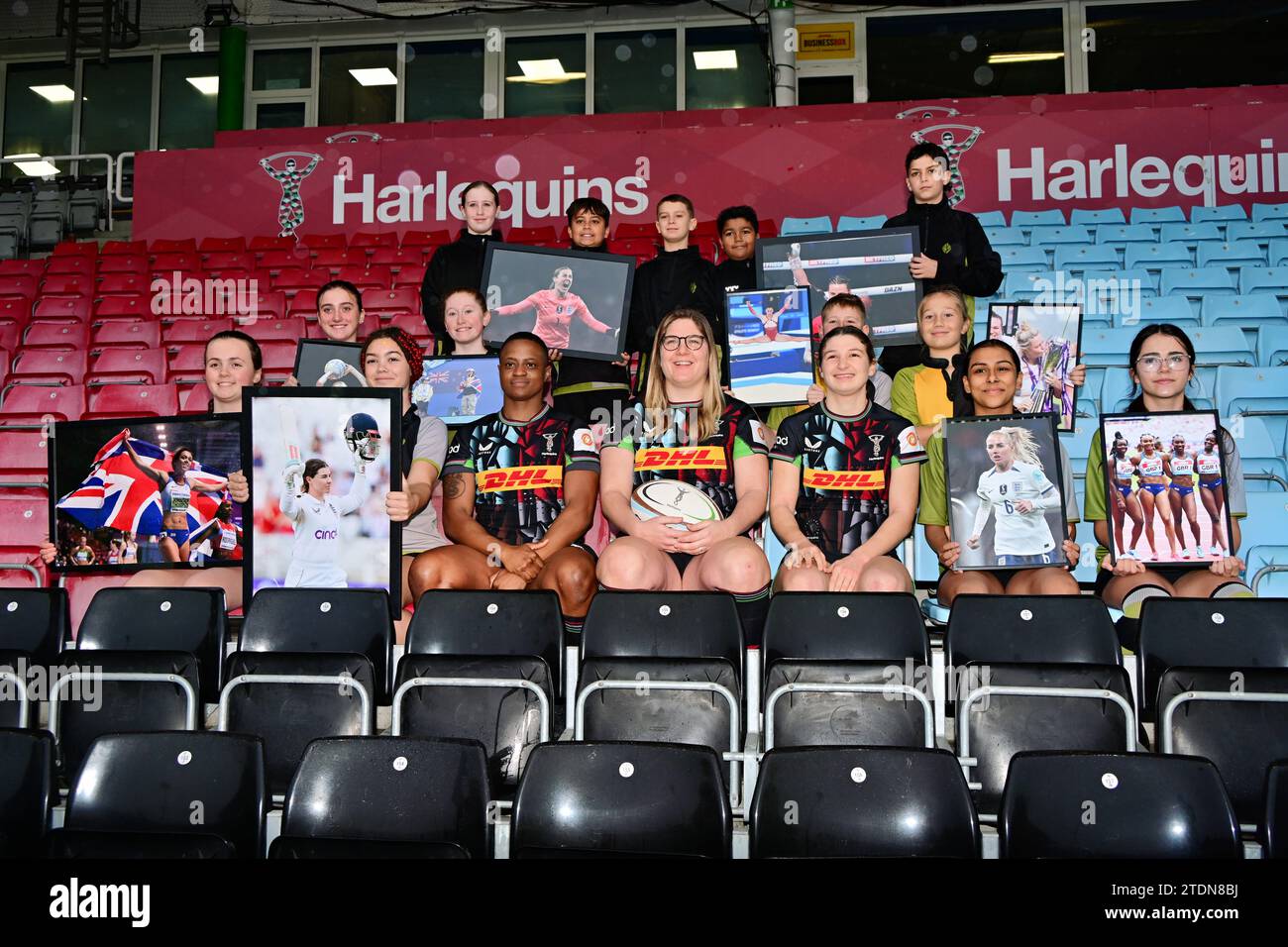 Londra, Regno Unito. 19 dicembre 2023. Makeda Lewis, Bryony Cleall e Flo Robinson partecipano all'Harlequins Rugby Club rivela 2023 Women in Sport Heroes List come obiettivo del record mondiale, "Big Game 15" al Twickenham Stoop Stadium, Londra, Regno Unito. Credito: Vedere li/Picture Capital/Alamy Live News Foto Stock
