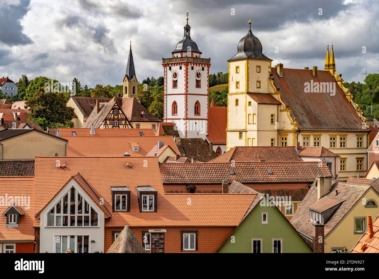 Altstadt mit St.-Nikolai-Kirche und Schloss Marktbreit in Marktbreit , Unterfranken, Bayern, Deutschland | Centro storico con chiesa di St. Nikolai e Schlo Foto Stock