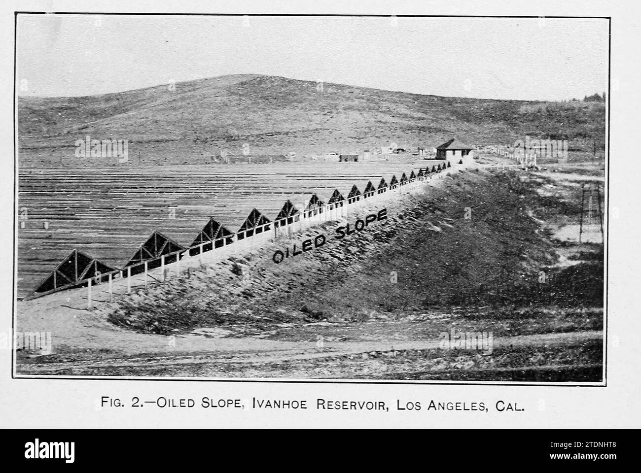 Pendio oliato, Ivanhoe Reservoir, Los Angeles, CA dal libro ' The storage of water for irrigation purposes ' di Fortier, Samuel; Bixby, F. L; United States. Ufficio delle stazioni sperimentali; Stati Uniti. Dipartimento dell'Agricoltura Foto Stock