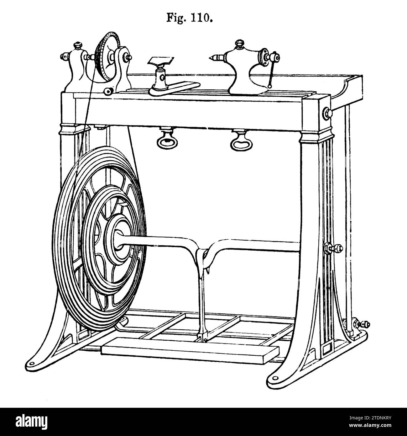 Tornio centrale, montato su portatori di ferro, dalla tornitura del libro e dalla manipolazione meccanica, inteso come opera di riferimento generale e di istruzione pratica sul tornio, e i vari inseguimenti meccanici seguiti da dilettanti volume 4 di Charles Holtzapffel (1806-1847) pubblicato nel 1850 dalla Holtzapffel Company of tool and Torni Makers Foto Stock