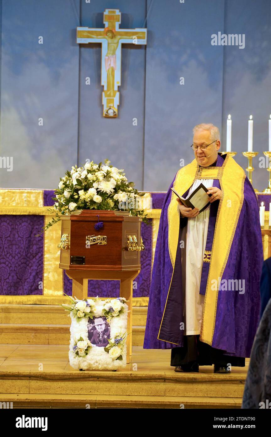 Il servizio funebre per l'ex attore di Brookside Dean Sullivan alla Liverpool Parish Church (nostra Signora e San Nicola). Noto per aver interpretato Jimmy Corkhill nella soap opera di Mersey, l'attore e regista Liverpudlian morì all'età di 68 anni a seguito di una "breve malattia". Data immagine: Martedì 19 dicembre 2023. Foto Stock