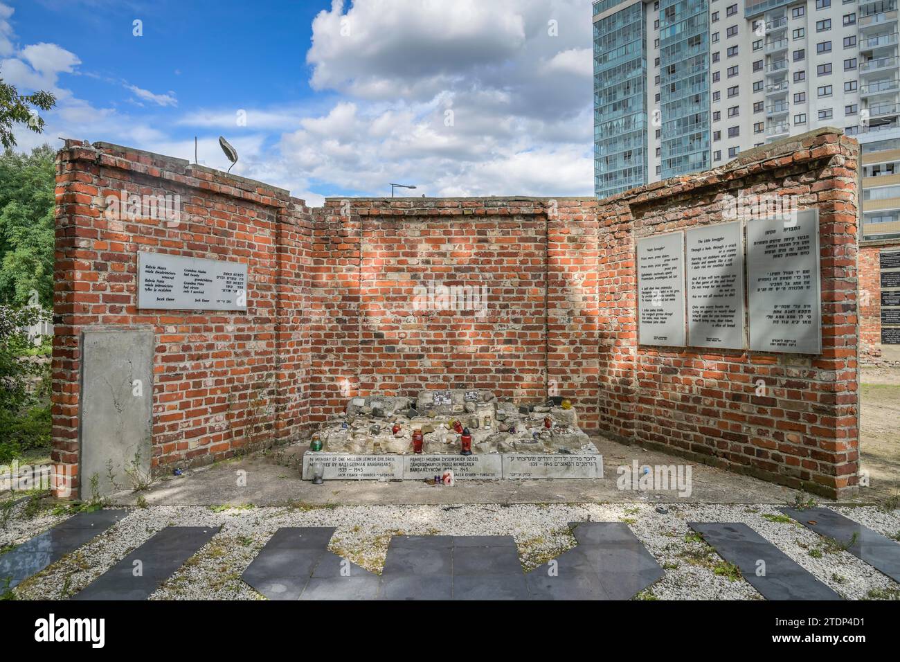 Denkmal, Erinnerung an die Ghettomauern, Jüdischer Friedhof an der Okopowa-Straße, Warschau, Woiwodschaft Masowien, Polen Foto Stock