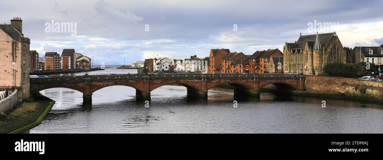 Vista del nuovo Ponte sul fiume Ayr, città di Ayr, South Ayrshire, Scozia, Regno Unito Foto Stock
