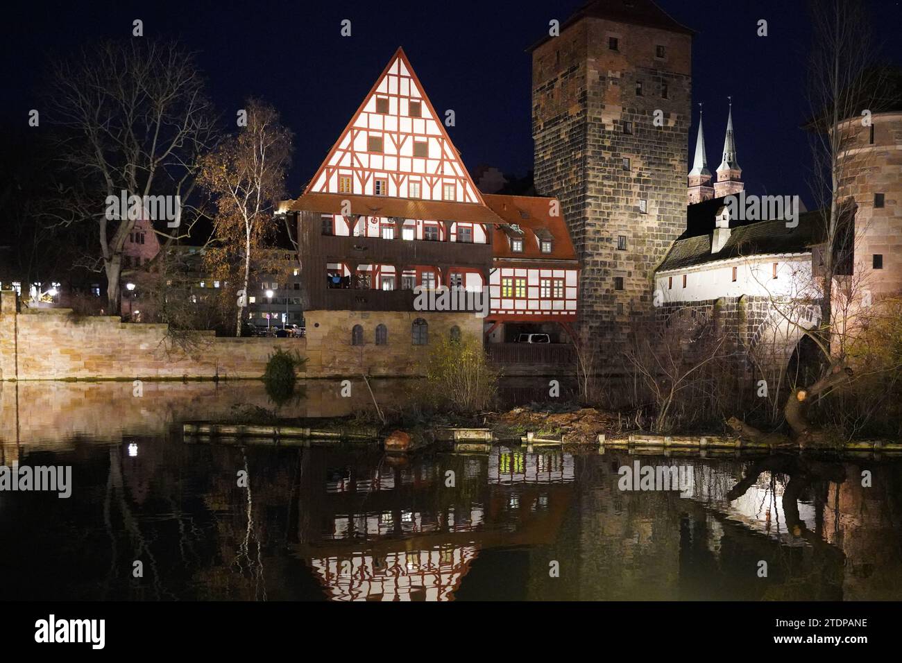 Ripresa notturna di parti nel centro storico di Norimberga. Foto Stock